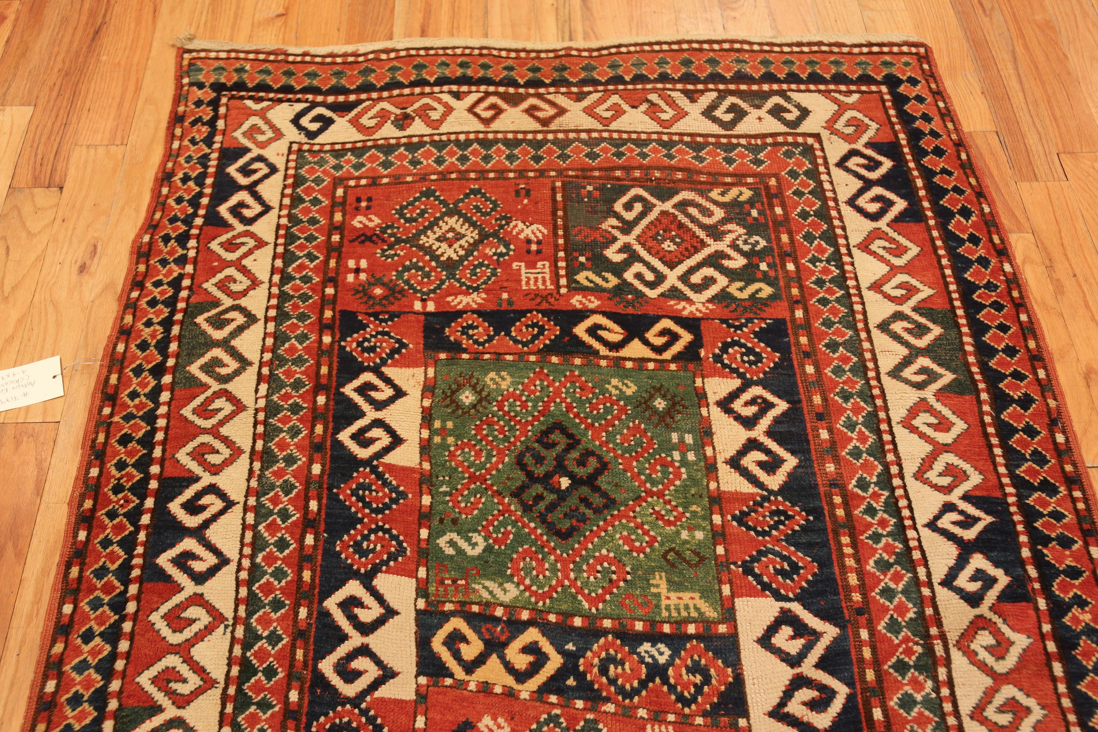 Tappeto antico caucasico Kazak. 4 ft 4 in x 7 ft 6 in In condizioni buone in vendita a New York, NY