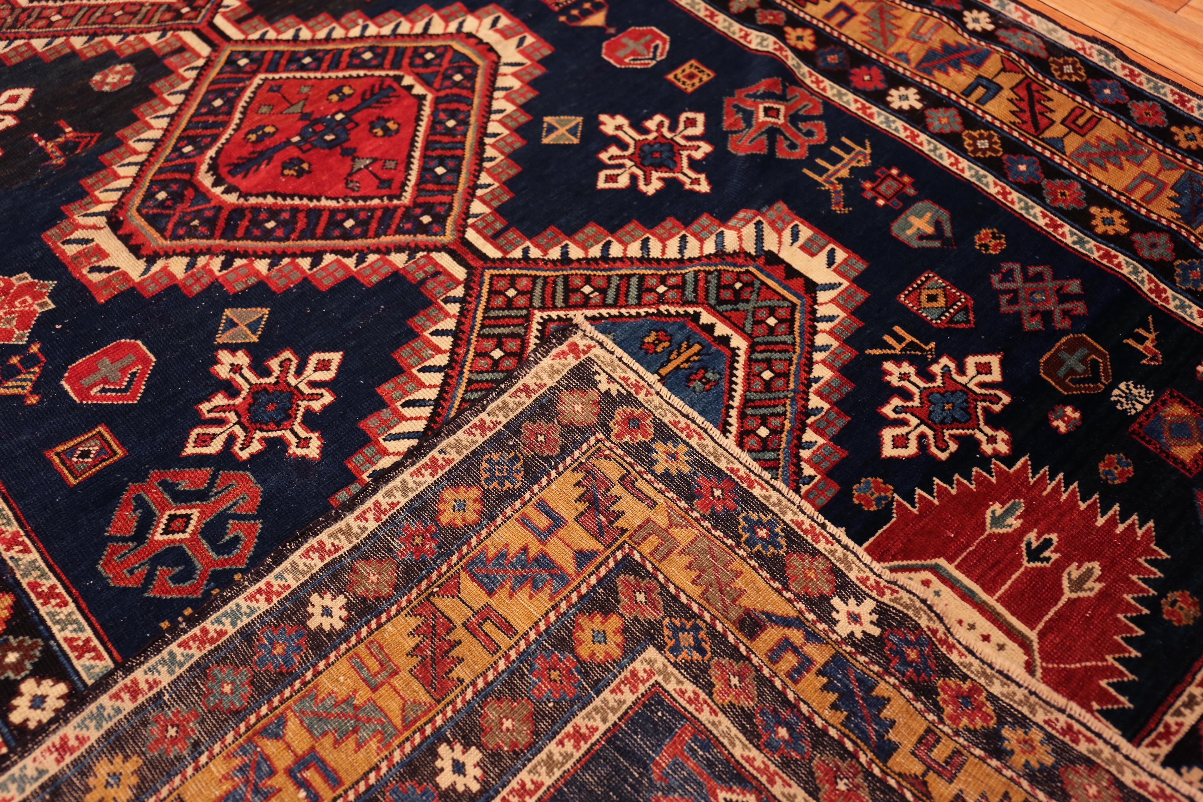 Collection Nazmiyal Collection Antique Caucasian Shirvan 4 ft 3 in x 7 ft en vente 3