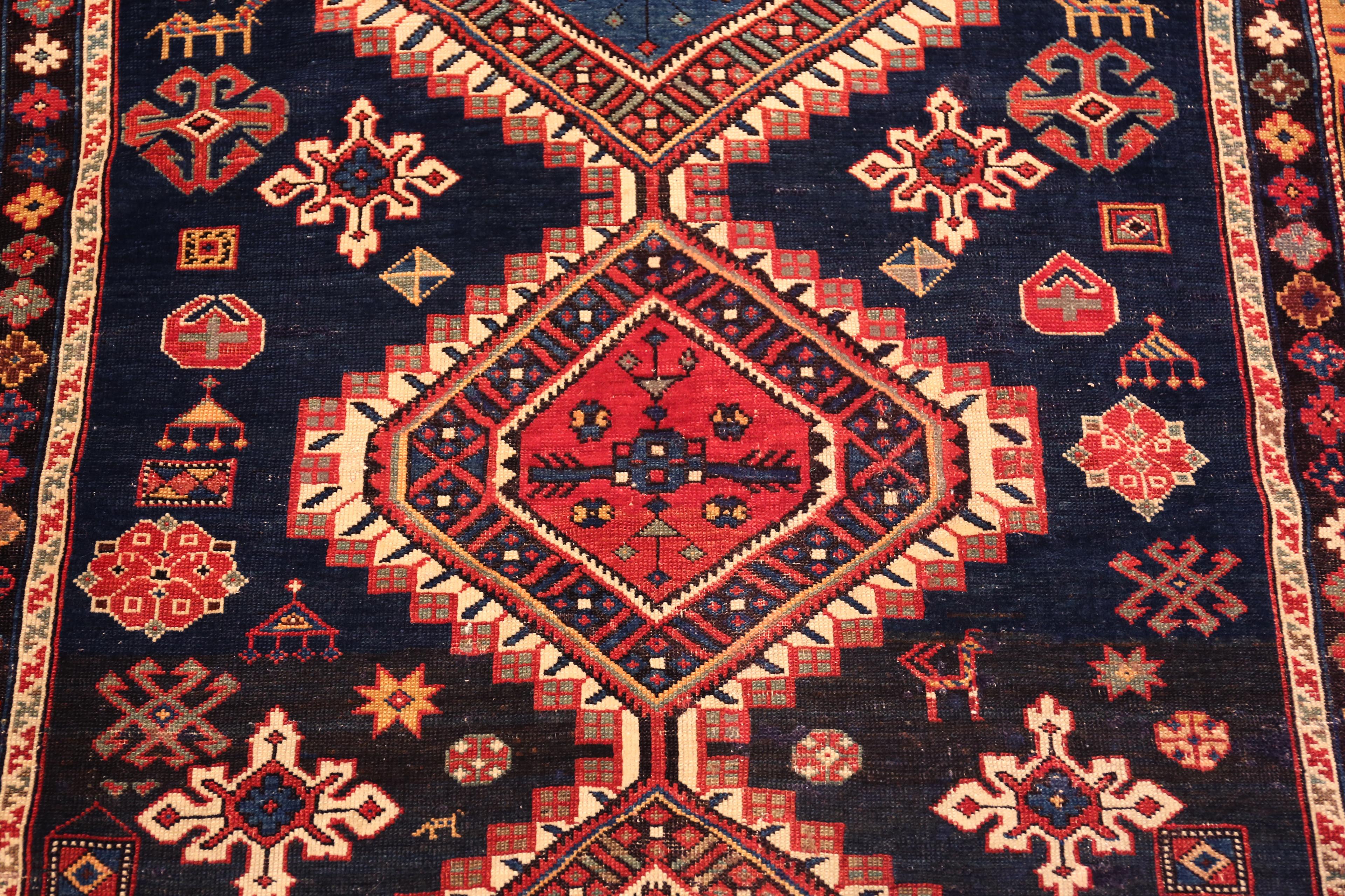 Noué à la main Collection Nazmiyal Collection Antique Caucasian Shirvan 4 ft 3 in x 7 ft en vente