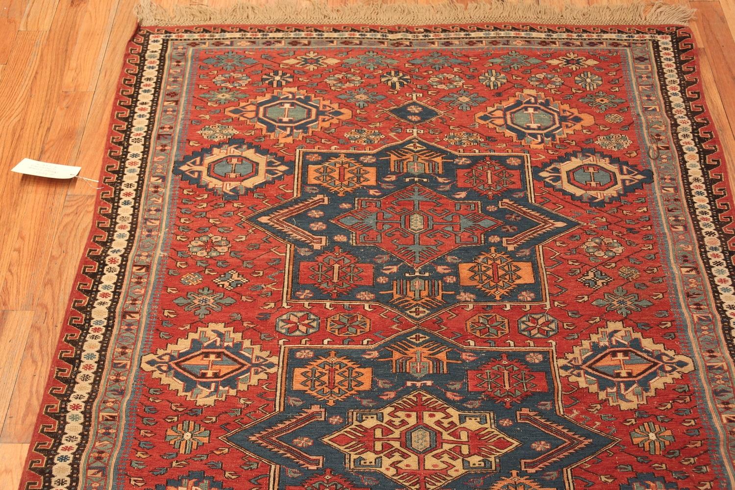 Antique Caucasian Soumak Rug. 4 ft 9 in x 6 ft 5 in In Good Condition For Sale In New York, NY