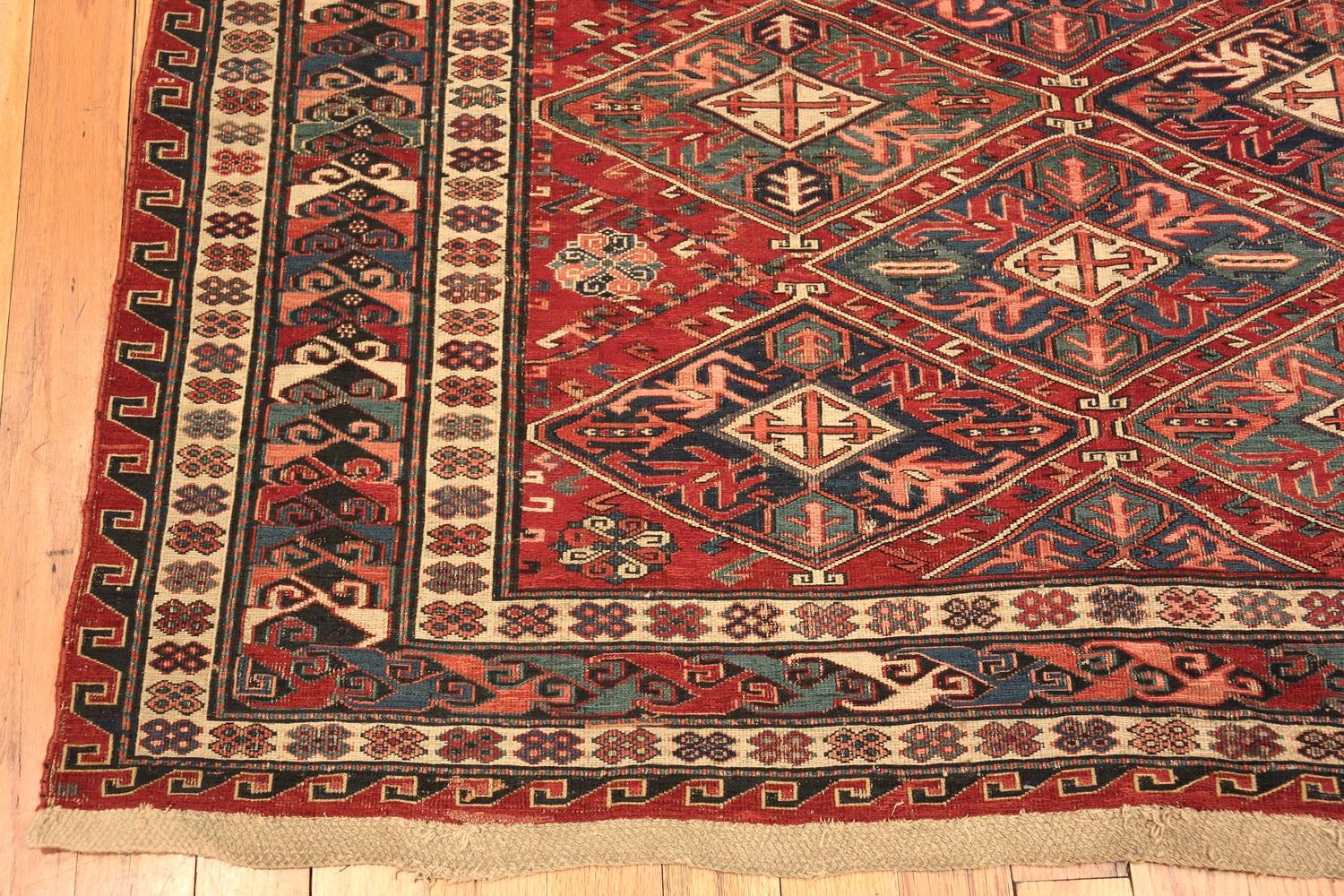 Antiker kaukasischer Soumak-Teppich. 5 ft x 6 ft 3 in (Kaukasisch) im Angebot