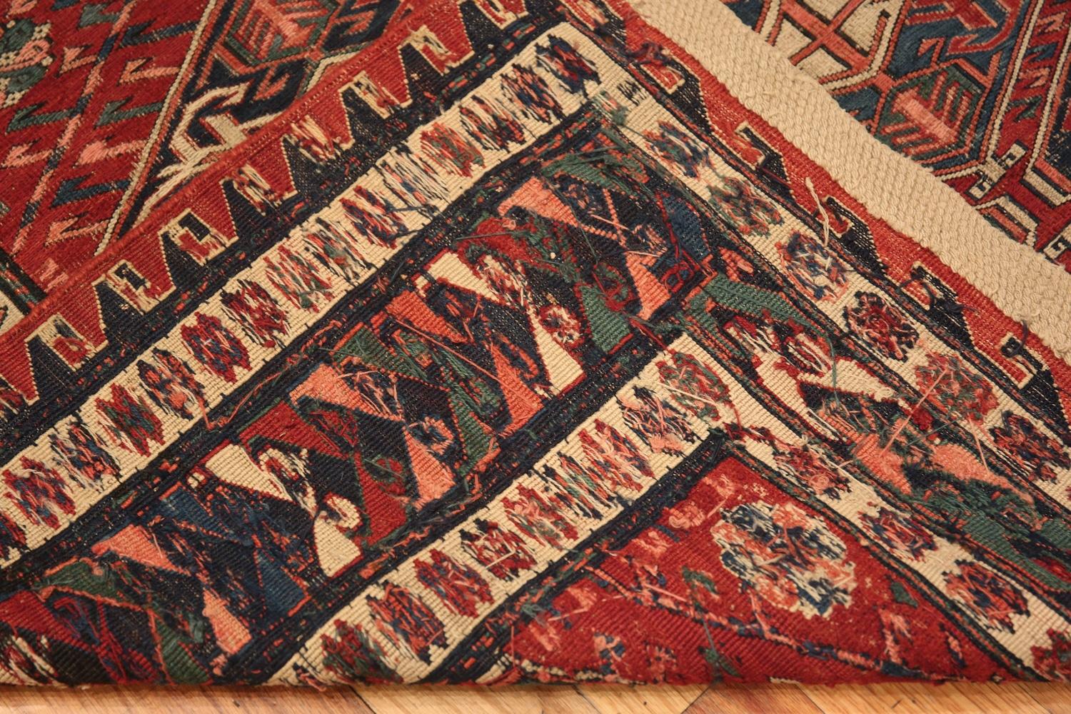 Antiker kaukasischer Soumak-Teppich. 5 ft x 6 ft 3 in im Zustand „Gut“ im Angebot in New York, NY