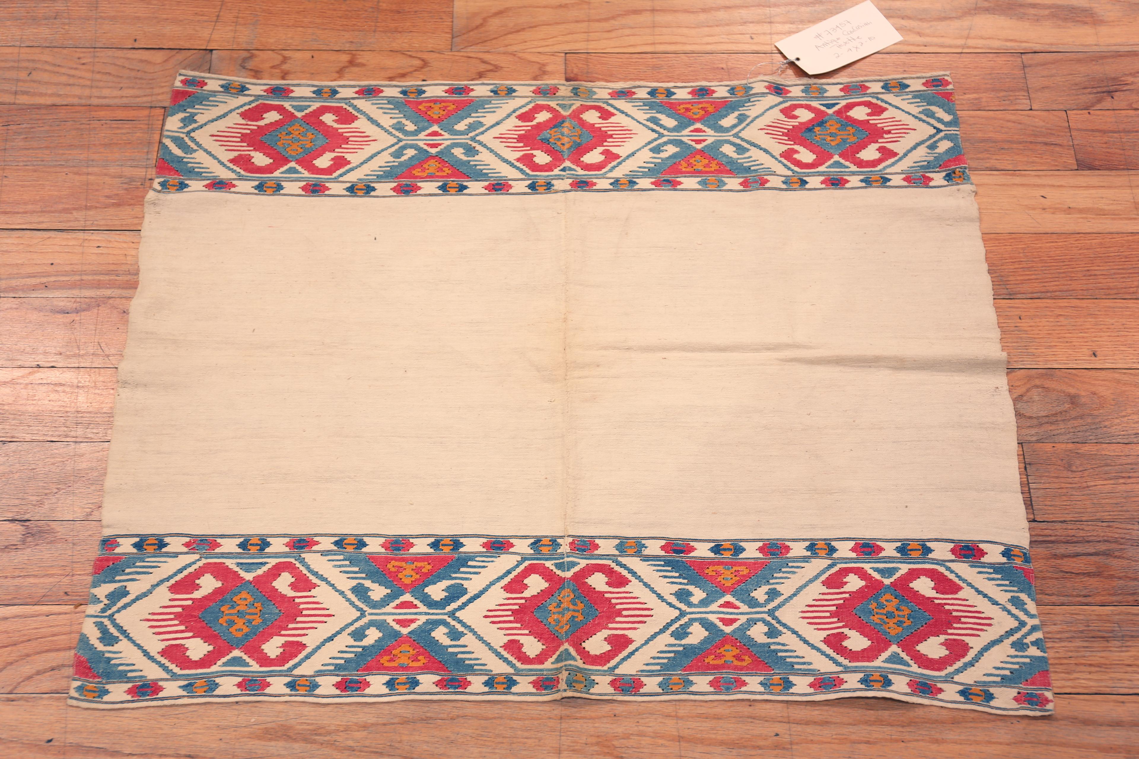 Tribal Collection Nazmiyal Collection Antique Textile Caucasien 2 ft 4 in x 2 ft 10 in en vente