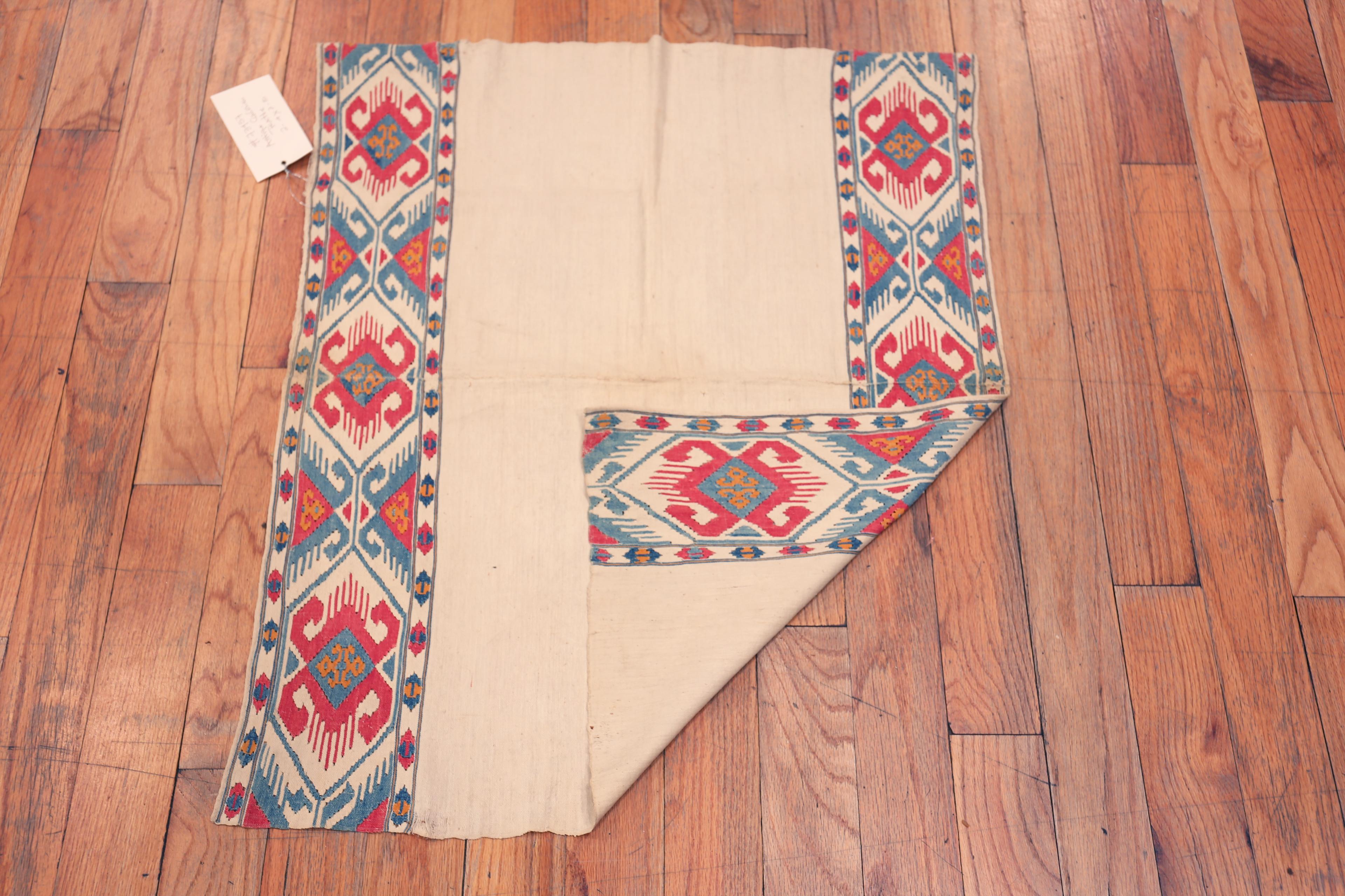 Noué à la main Collection Nazmiyal Collection Antique Textile Caucasien 2 ft 4 in x 2 ft 10 in en vente