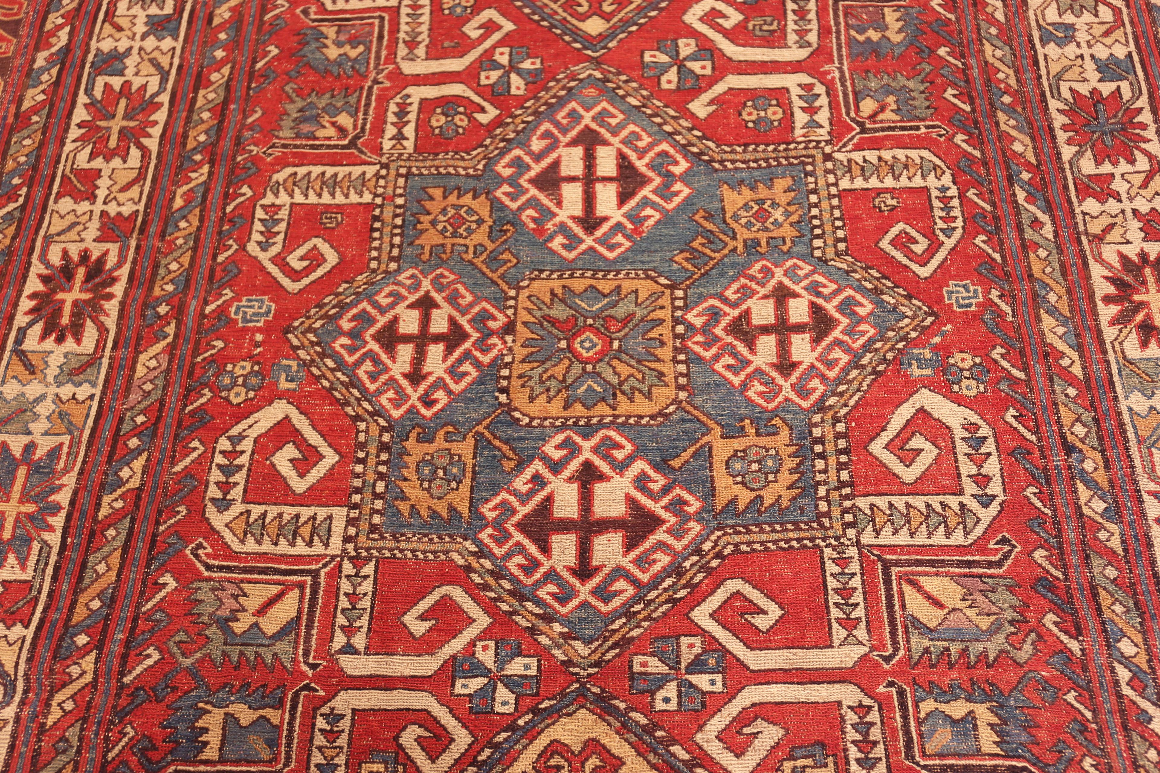 Sumak Superbe tapis Kilim tribal caucasien ancien Soumak Collection Nazmiyal de 5' x 9' en vente