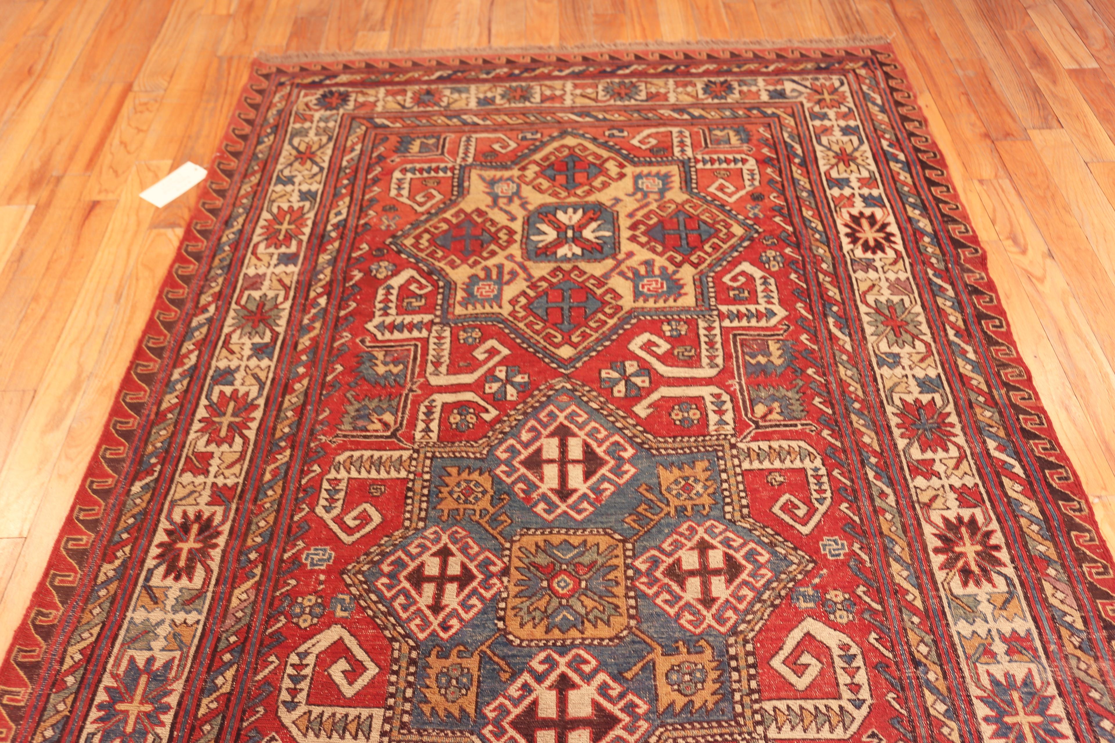 Caucasien Superbe tapis Kilim tribal caucasien ancien Soumak Collection Nazmiyal de 5' x 9' en vente