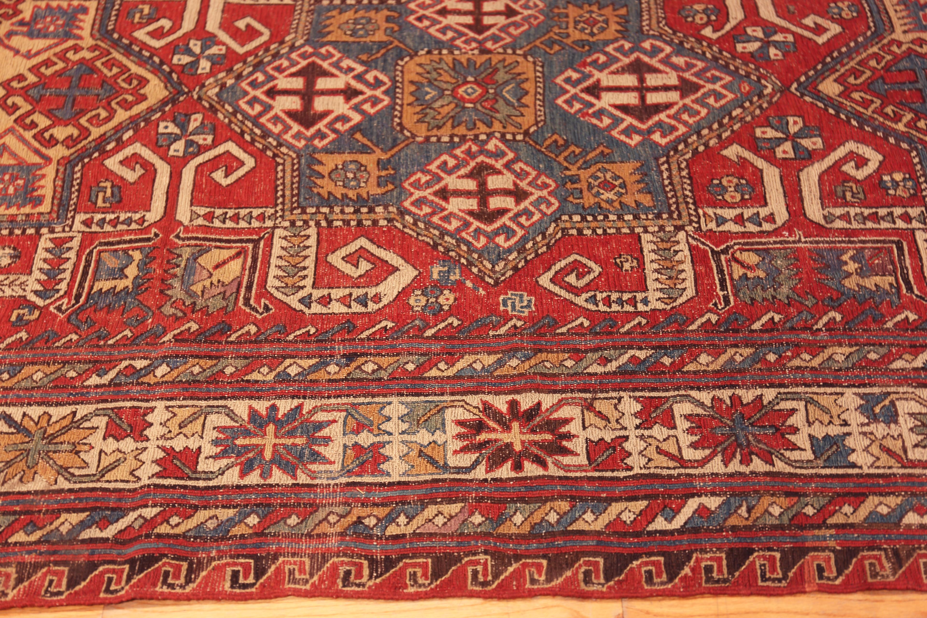 Superbe tapis Kilim tribal caucasien ancien Soumak Collection Nazmiyal de 5' x 9' Bon état - En vente à New York, NY