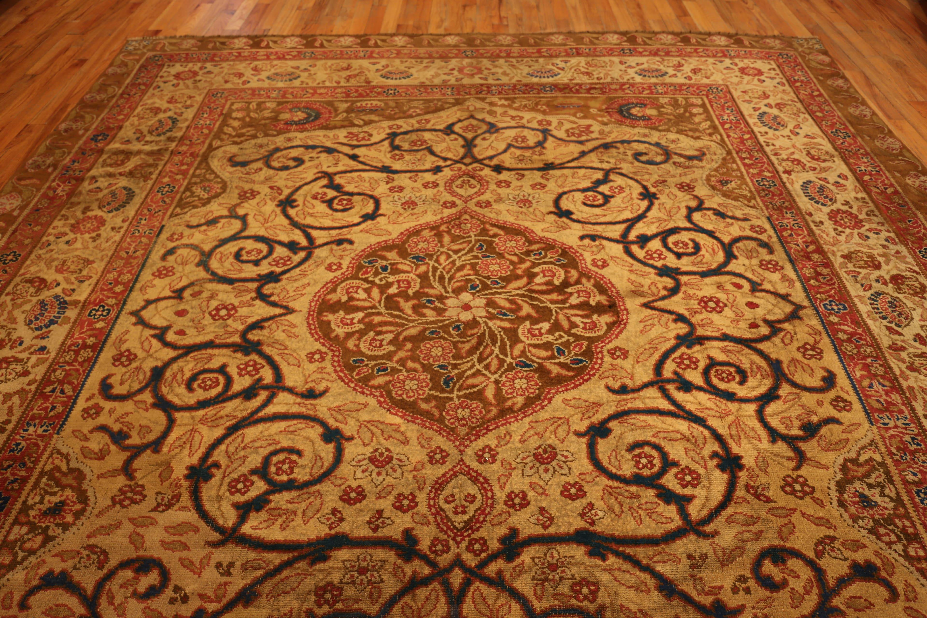 Nazmiyal Collection Antike keltische Irish Rug11 ft 4 in x 13 ft (20. Jahrhundert) im Angebot