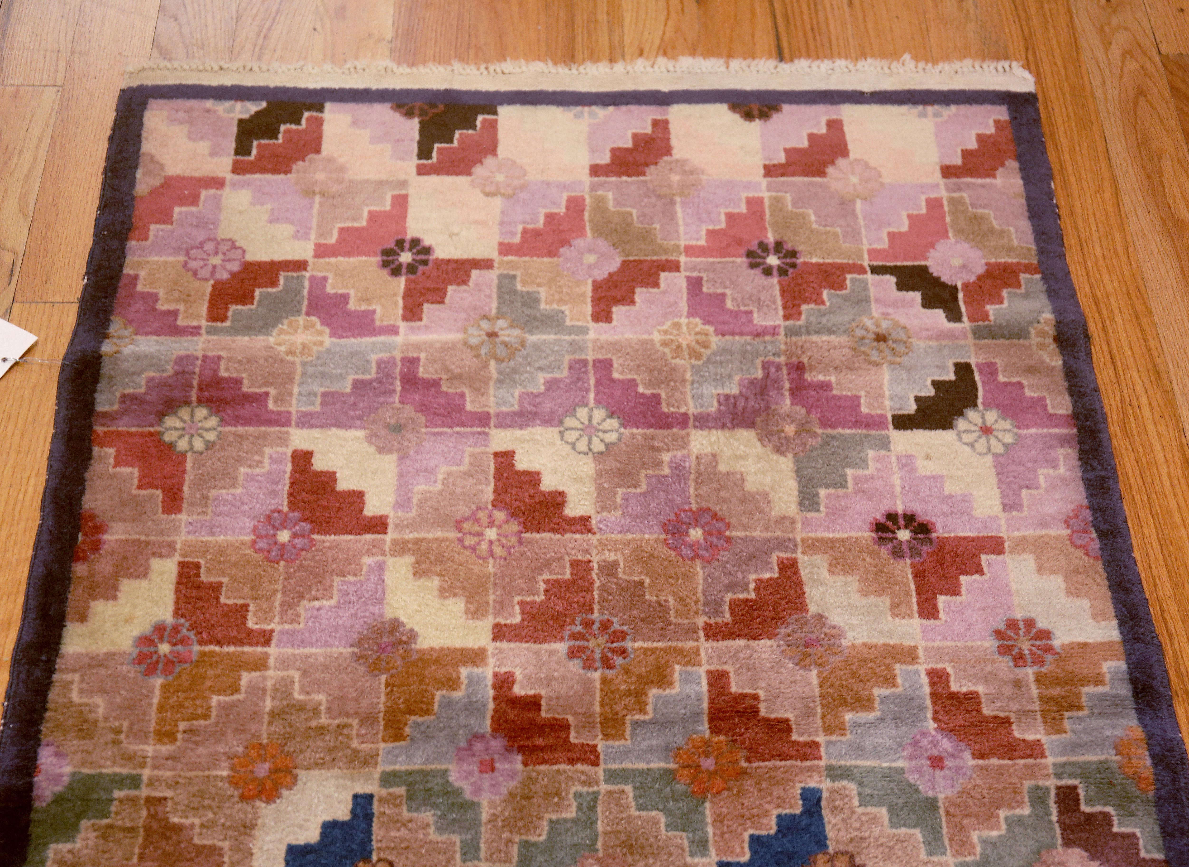 Tapis géométrique ancien chinois Art Deco, Pays d'origine / type de tapis : Chine, Circa date : 1920. Taille : 3 ft x 6 ft (0,91 m x 1,83 m)
 
