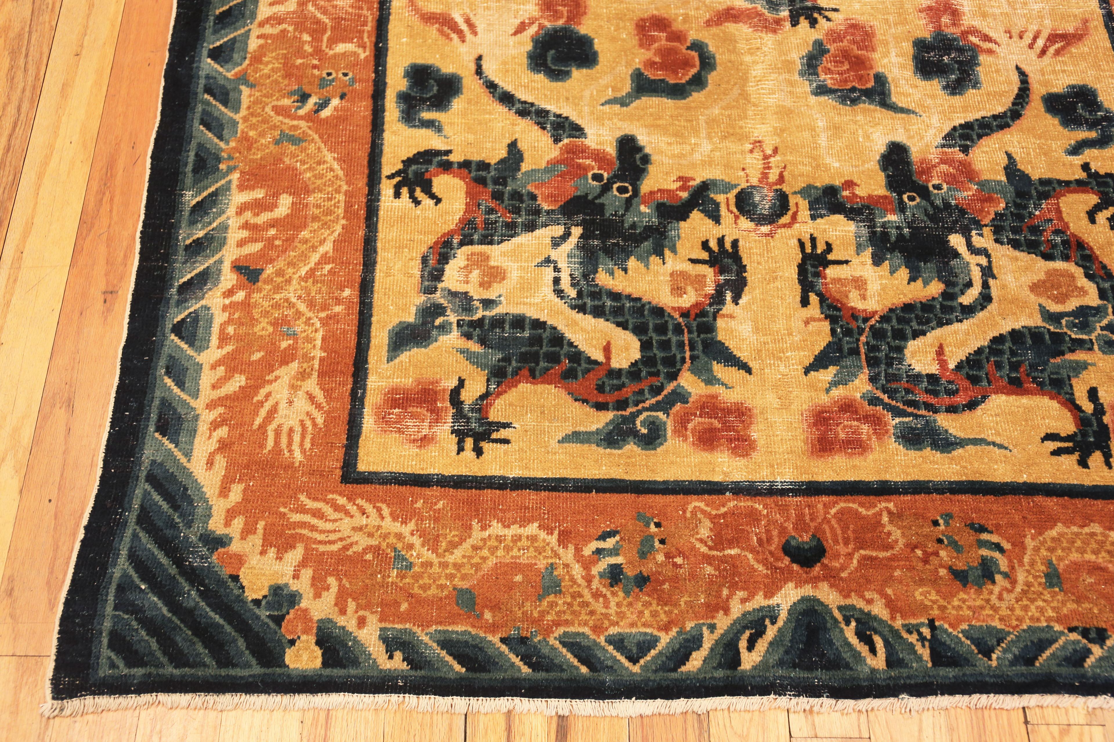 19th Century Antique Chinese Dragon Design Rug. 5 ft 3 in x 7 ft 8 in For Sale