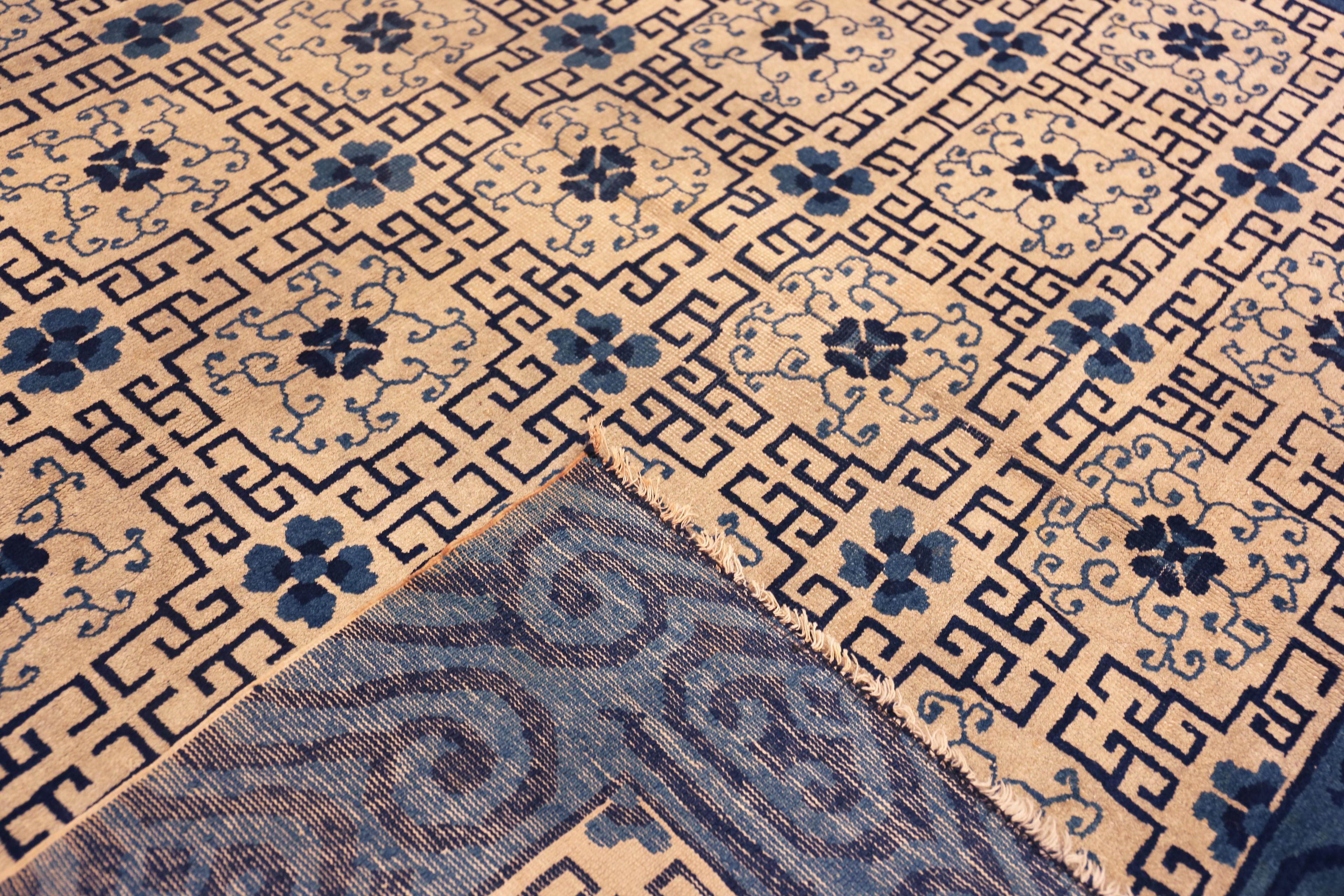 Collection S S Collection antique chinoise 5 ft 10 in x 8 ft 4 in Bon état - En vente à New York, NY