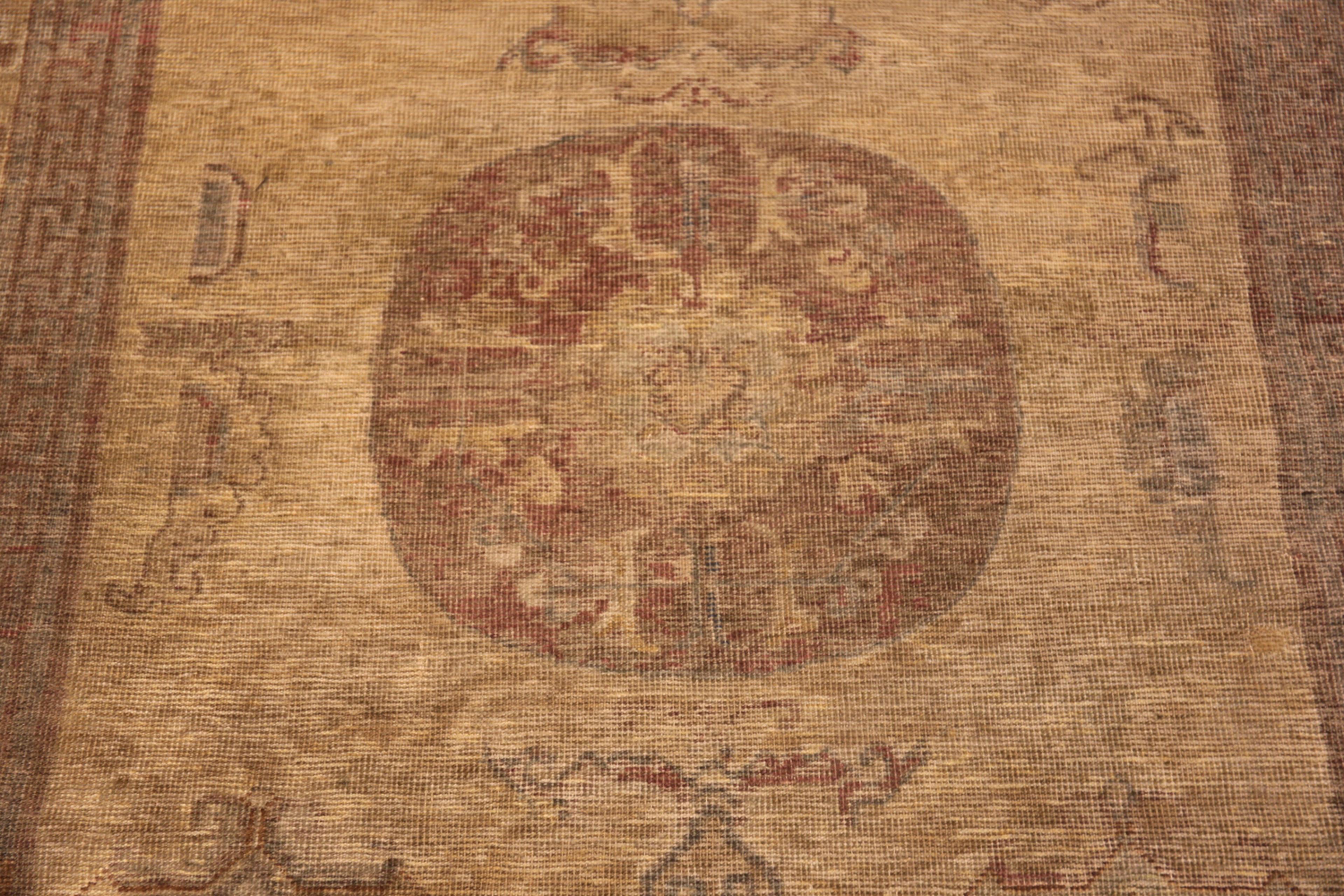 Antiker Ostturkestanischer Khotan-Teppich aus Ostturkestan. 4 ft 2 in x 8 ft 4 in (Wolle) im Angebot