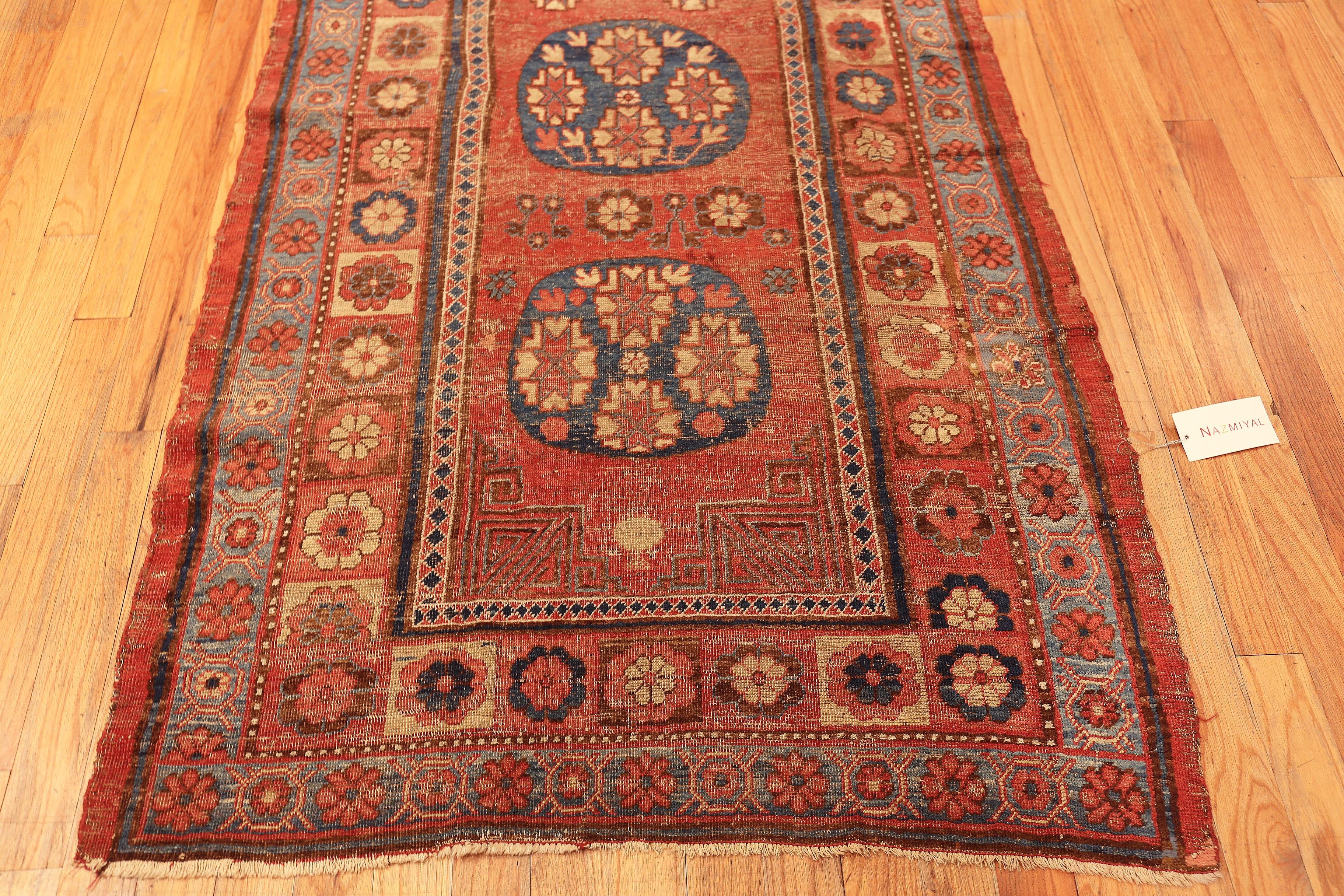 Noué à la main Collection Nazmiyal Collection Antique East Turkestan Khotan Rug 4 ft x 8 ft 2 in en vente
