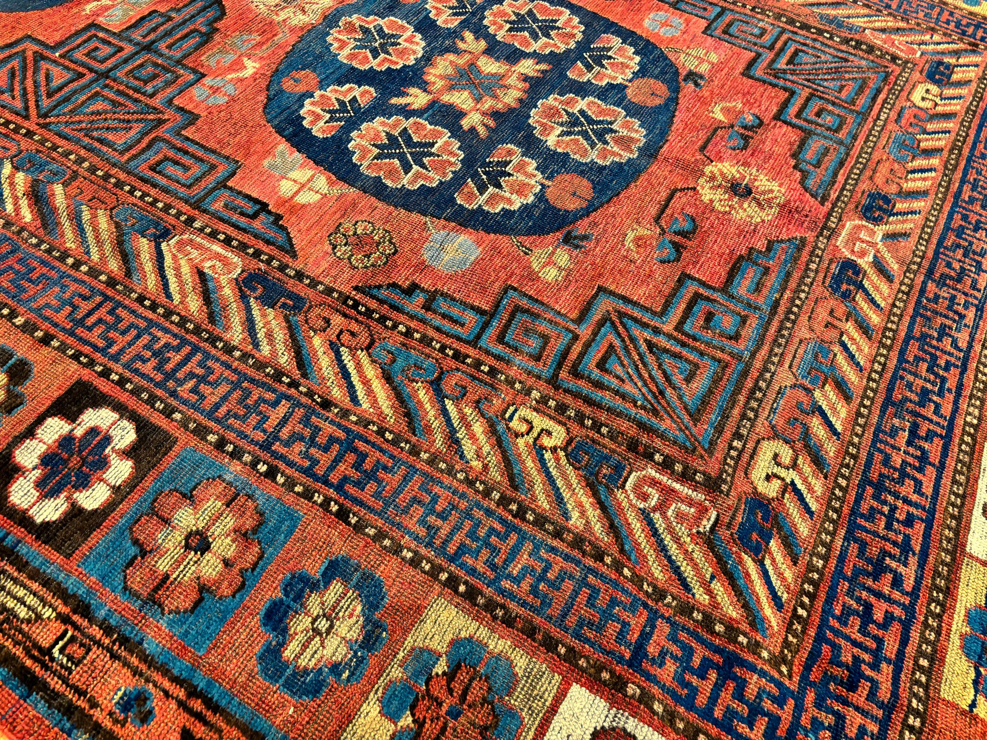 Nazmiyal Collection Antique East Turkestan Teppich 6 ft 2 in x 12 ft (Handgeknüpft) im Angebot