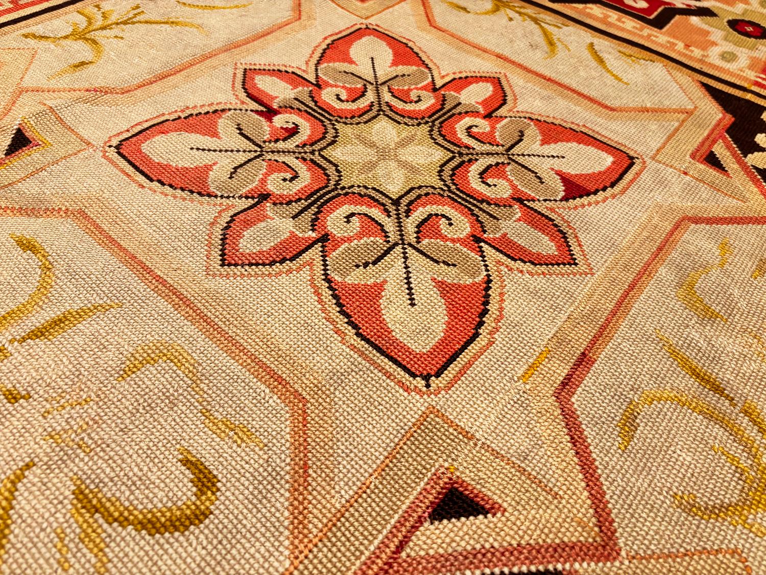 Inglese Tappeto a punto d'ago inglese antico Nazmiyal Collection 6 ft 5 in x 8 ft 5 in in vendita