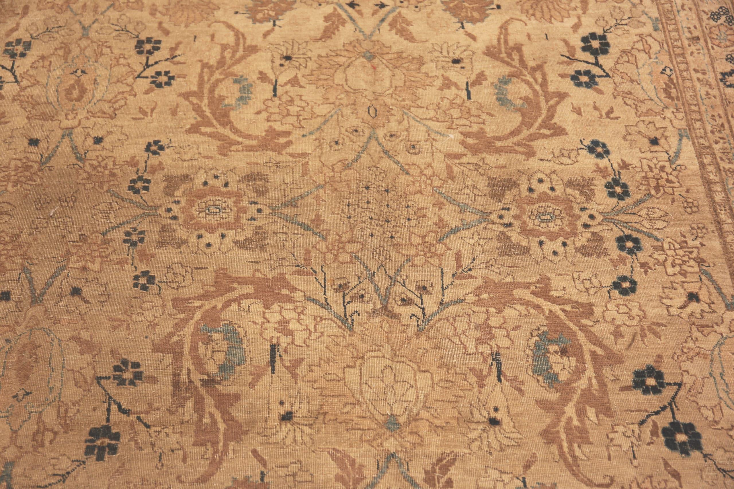 Antico tappeto persiano Tabriz. 10 ft 2 in x 16 ft 9 in In condizioni buone in vendita a New York, NY