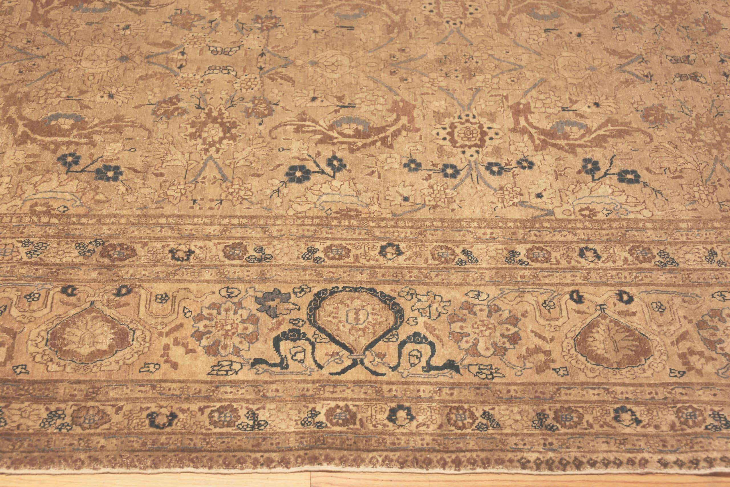 XX secolo Antico tappeto persiano Tabriz. 10 ft 2 in x 16 ft 9 in in vendita