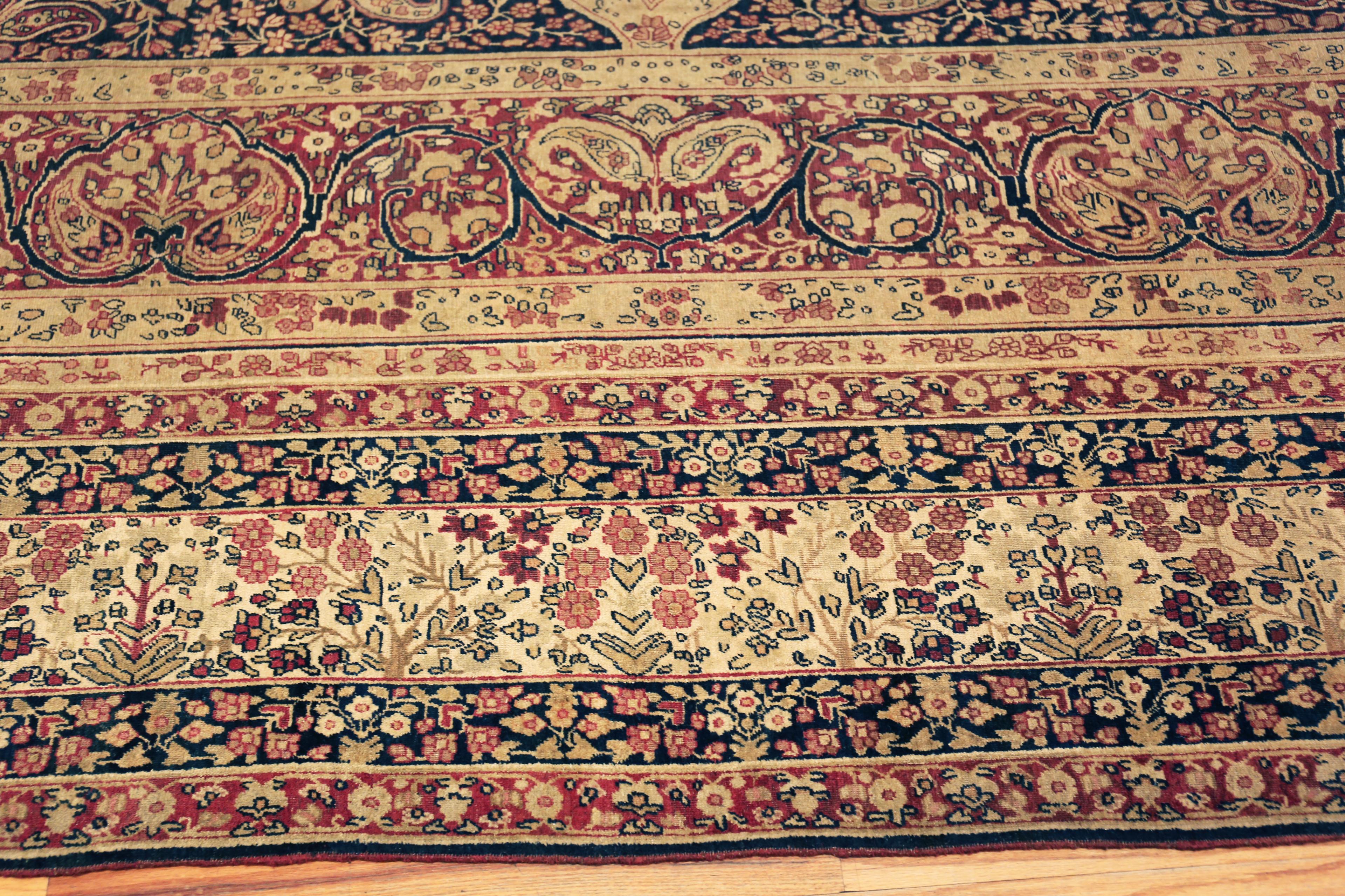 Nazmiyal Collection Antique Floral Design Kerman Teppich 10 ft 6 in x 15 ft (19. Jahrhundert) im Angebot