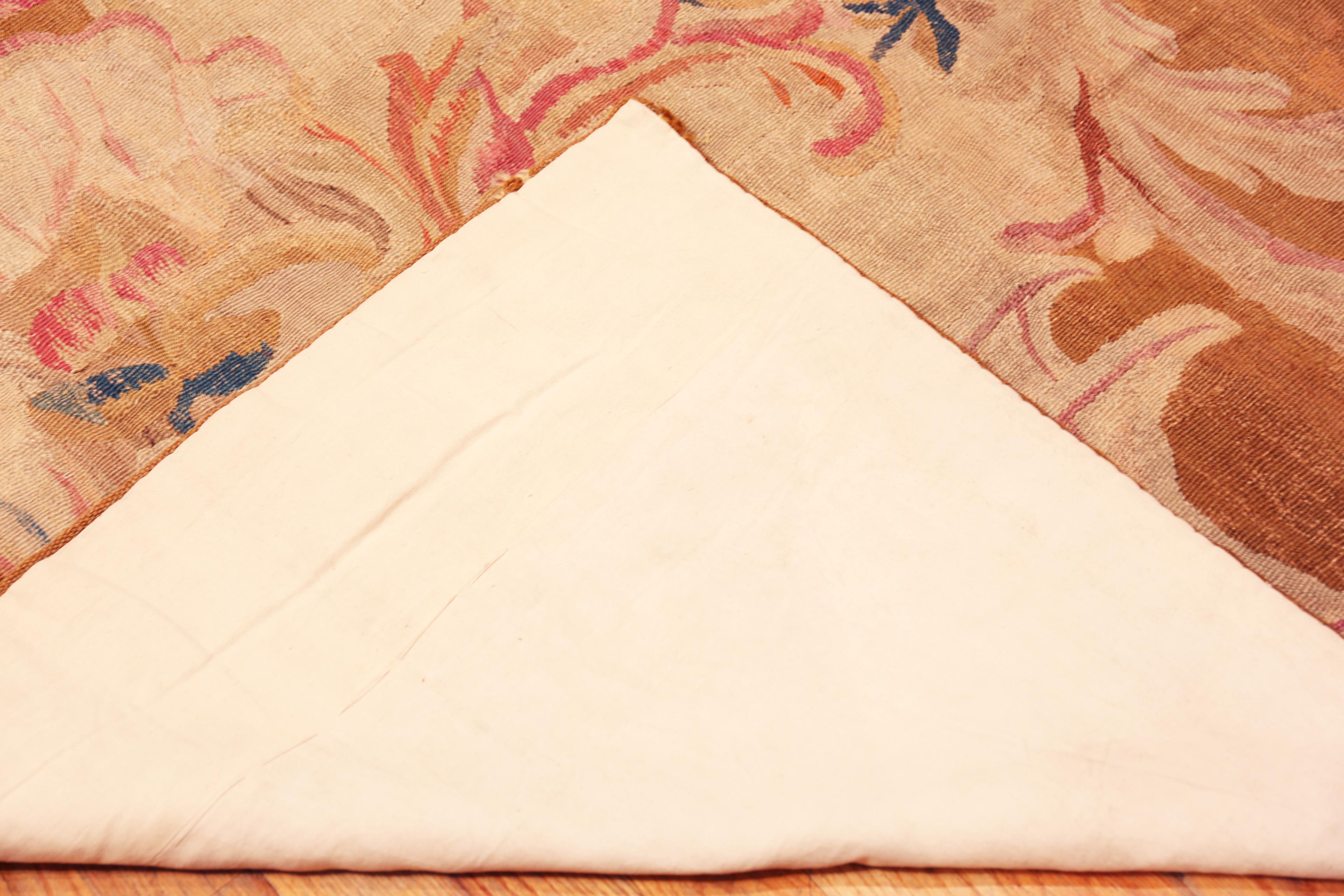 Antique French Aubusson Rug Tessuto a mano floreale in morbidi colori pastello - 