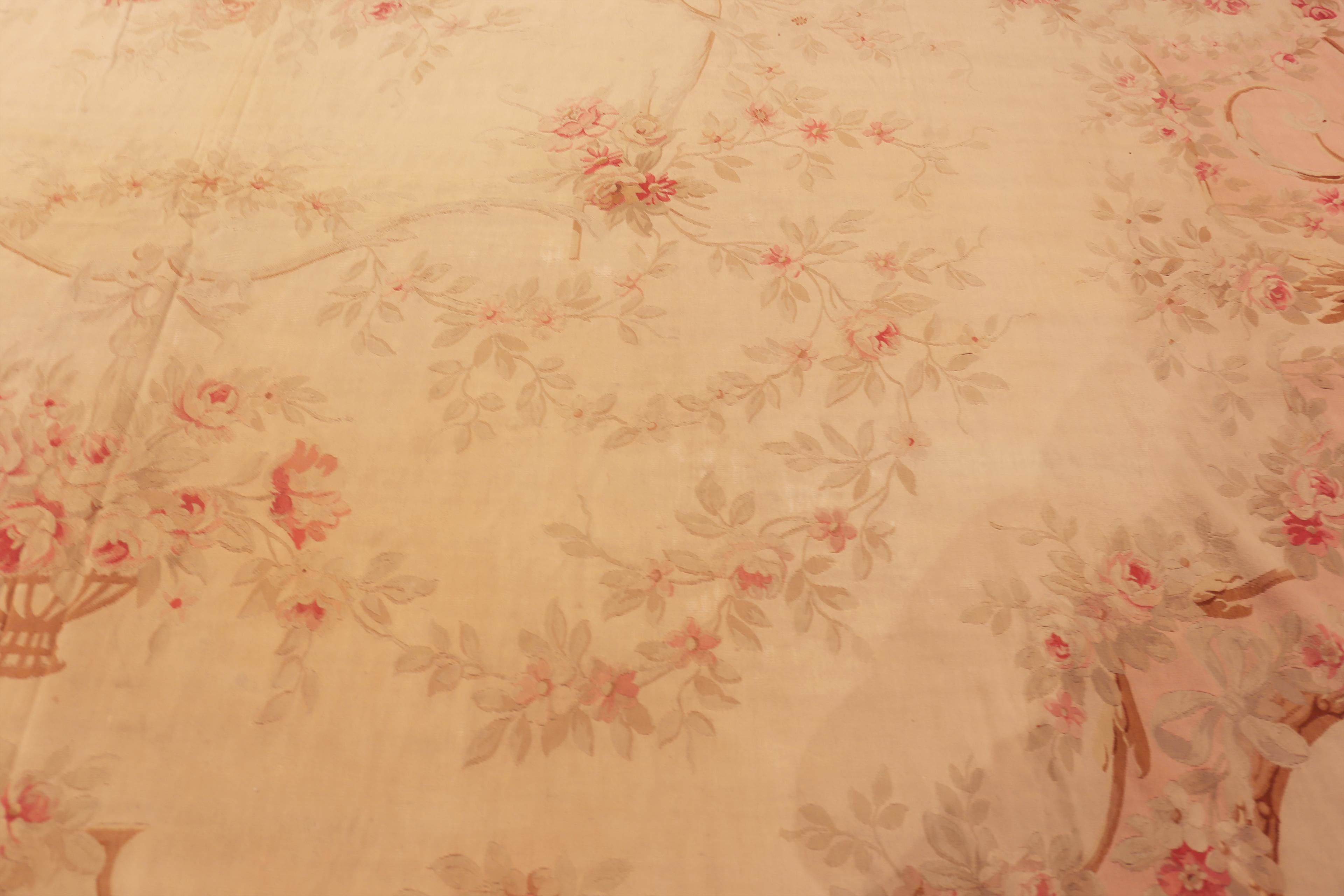 Nazmiyal Collection Antique French Aubusson Teppich 16 ft 2 in x 17 ft 9 in (Wolle) im Angebot