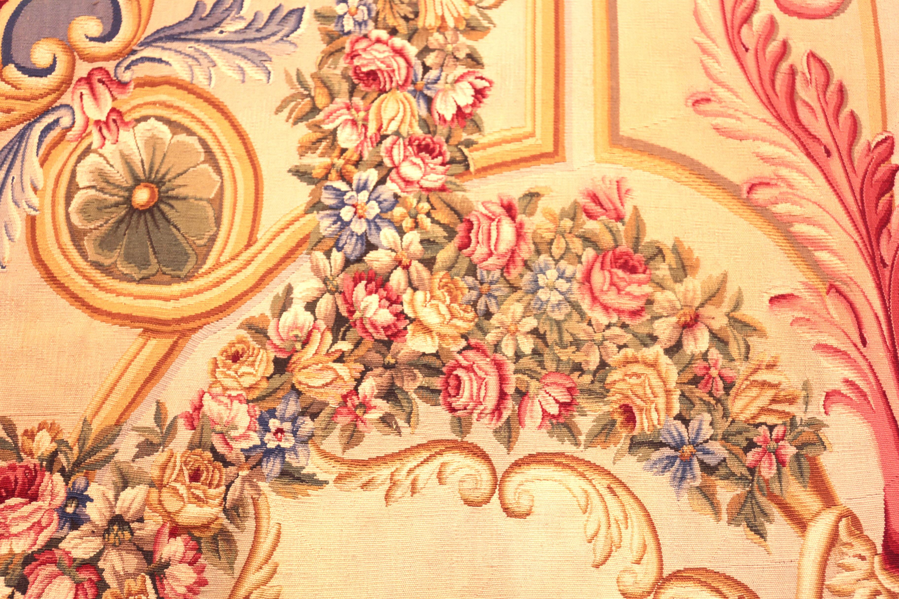 Tappeto Nazmiyal Collection Antique French Aubusson 9 ft 2 in x 15 ft 4 in In condizioni buone in vendita a New York, NY