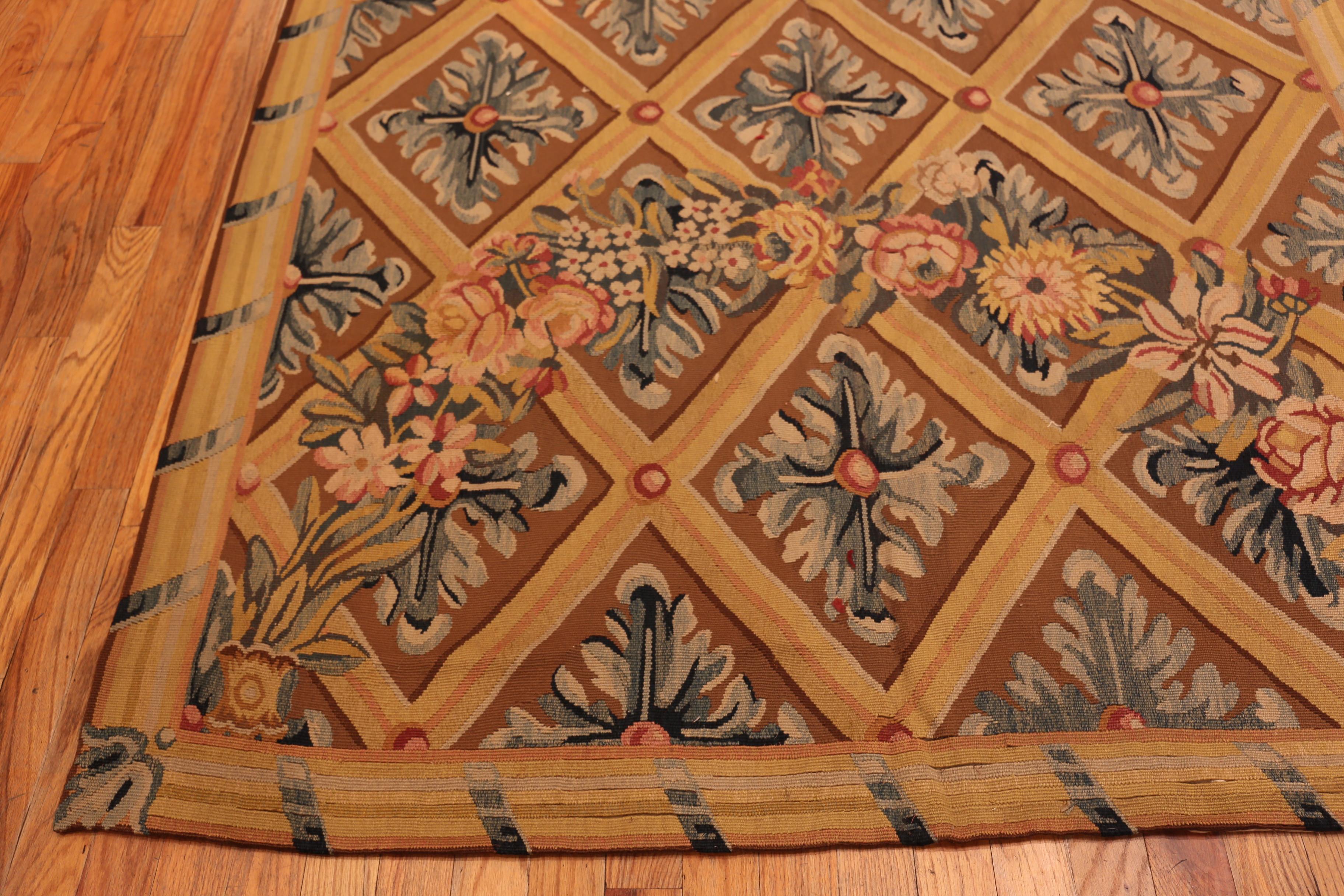 Aubusson Tappeto Nazmiyal Collection Antique French Design Floral 6 ft 2 in x 10 ft 2 in in vendita