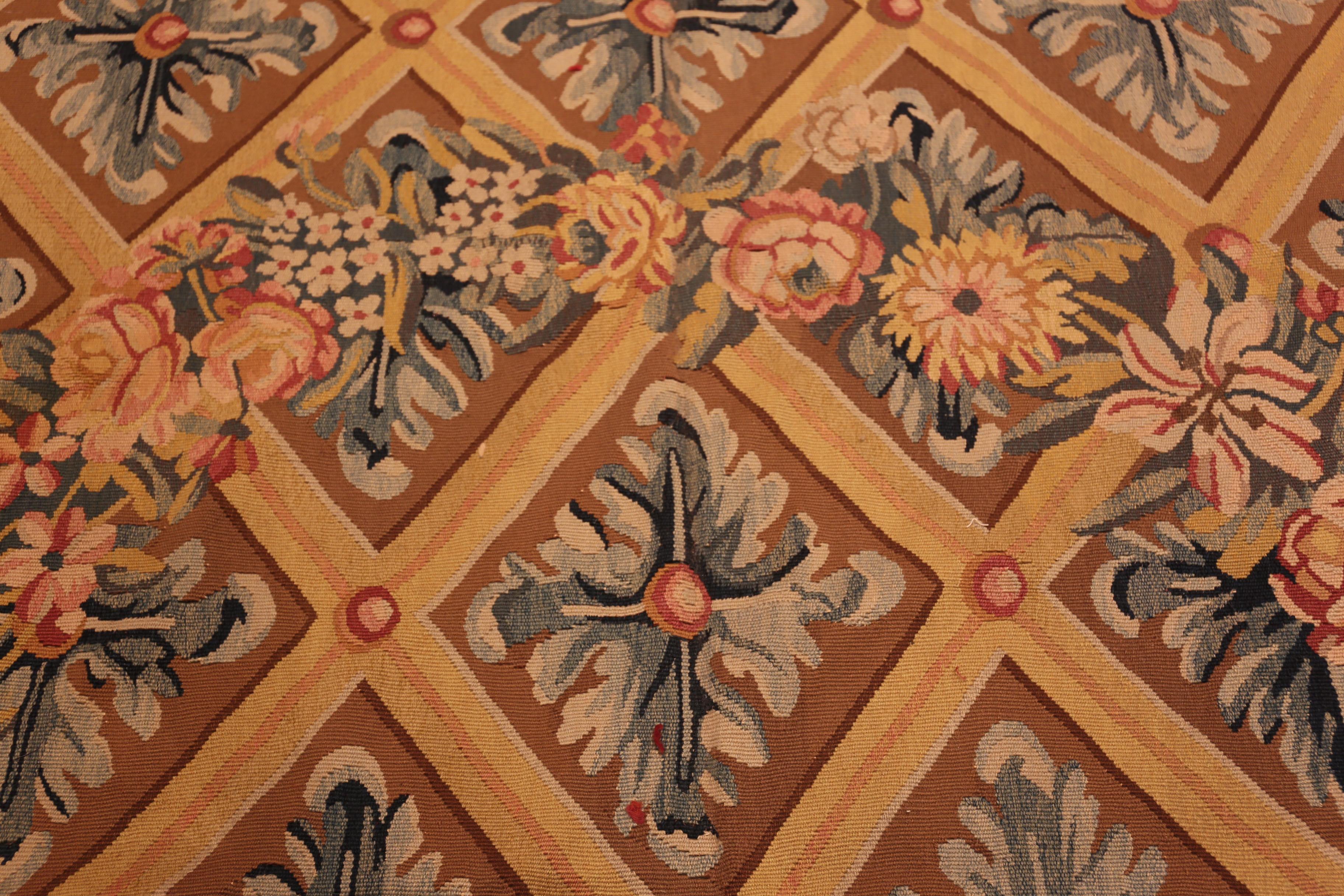 Francese Tappeto Nazmiyal Collection Antique French Design Floral 6 ft 2 in x 10 ft 2 in in vendita