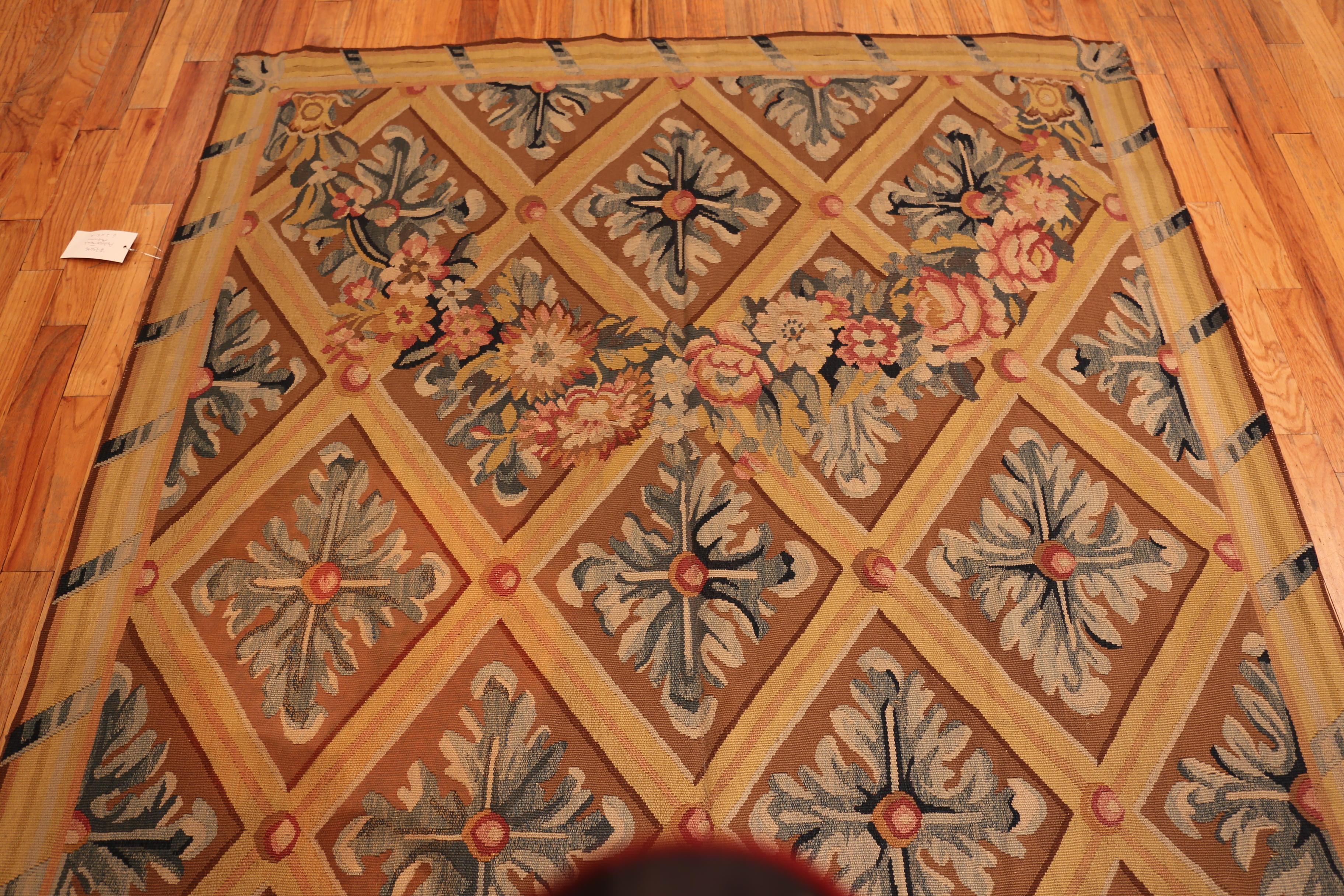 Annodato a mano Tappeto Nazmiyal Collection Antique French Design Floral 6 ft 2 in x 10 ft 2 in in vendita