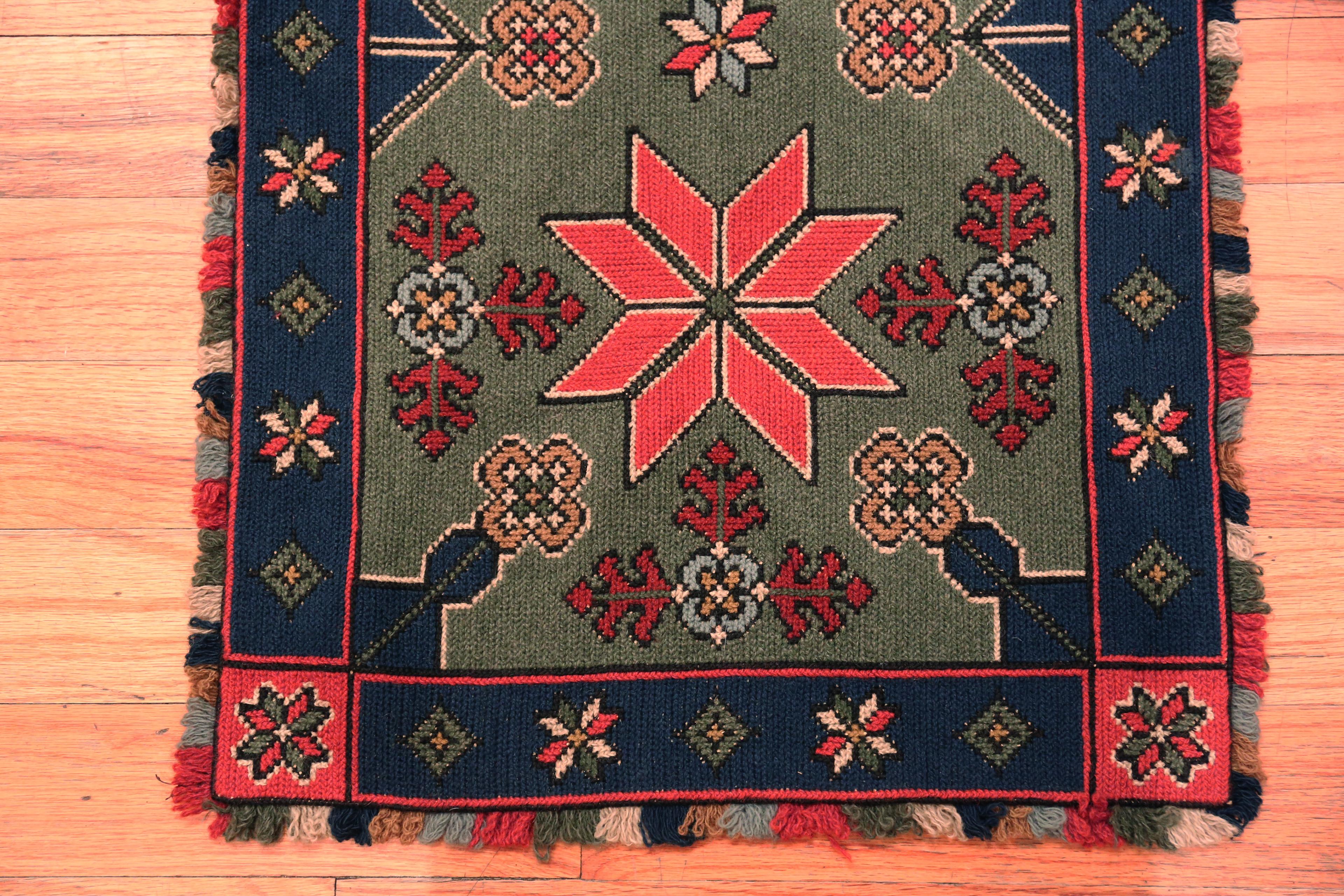 Nazmiyal Collection Antike Geometrische Stickerei 3 ft 3 in x 1 ft 7 in (Handgeknüpft) im Angebot