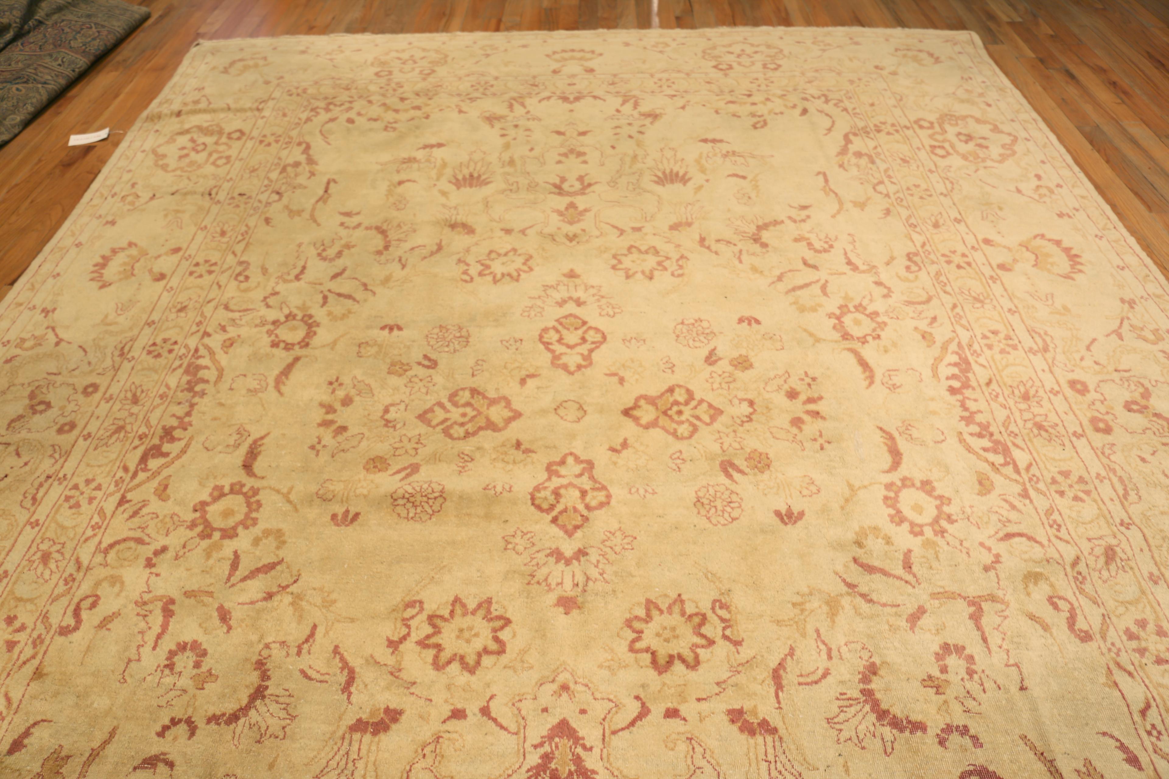 Tappeto Antico Indiano Agra Collection Nazmiyal Collection 10 ft 7 in x 14 ft 4 in In condizioni buone in vendita a New York, NY