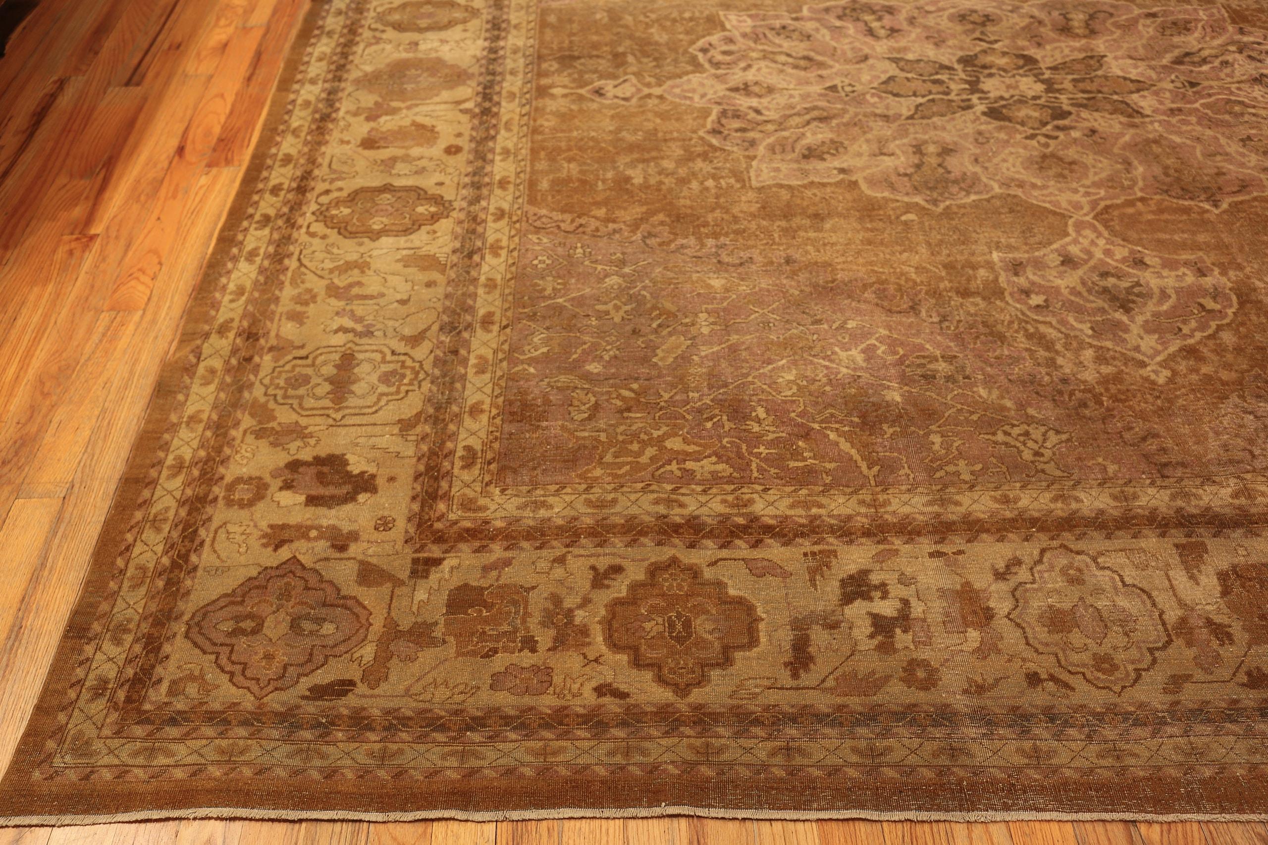 Nazmiyal Collection Antique Indian Agra Rug 11 ft 7 in x 12 ft (Indisch) im Angebot