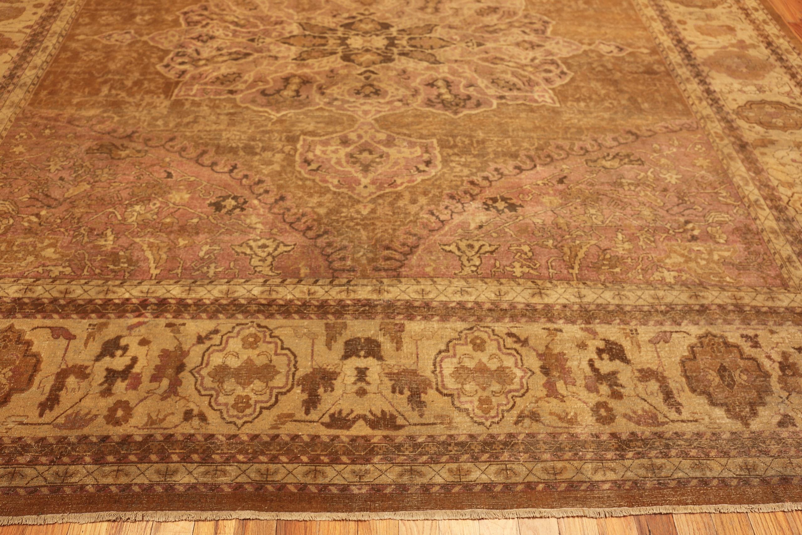 Nazmiyal Collection Antique Indian Agra Rug 11 ft 7 in x 12 ft (Handgeknüpft) im Angebot