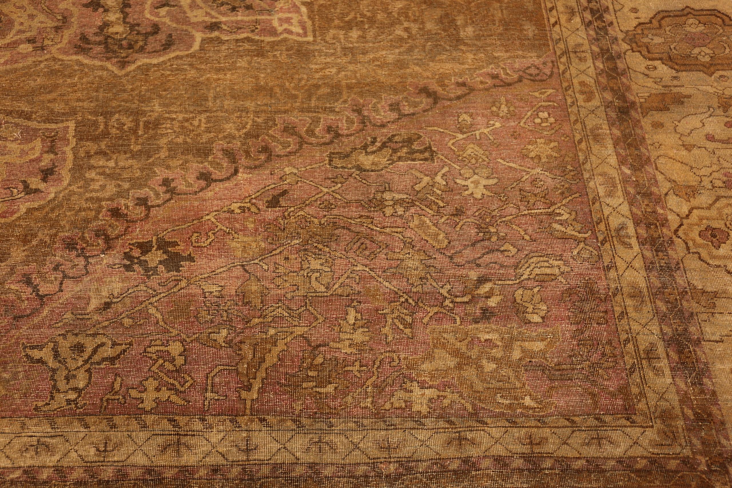 Nazmiyal Collection Antique Indian Agra Rug 11 ft 7 in x 12 ft (Wolle) im Angebot