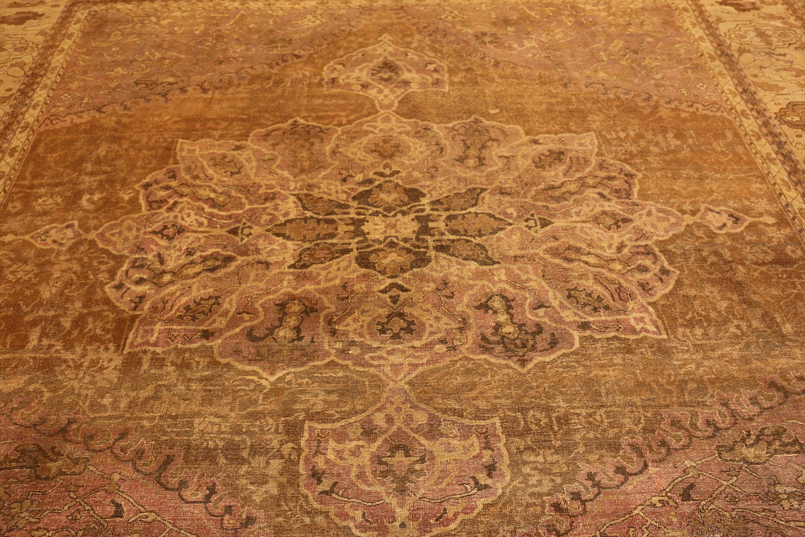 Nazmiyal Collection Antique Indian Agra Rug 11 ft 7 in x 12 ft im Angebot 1