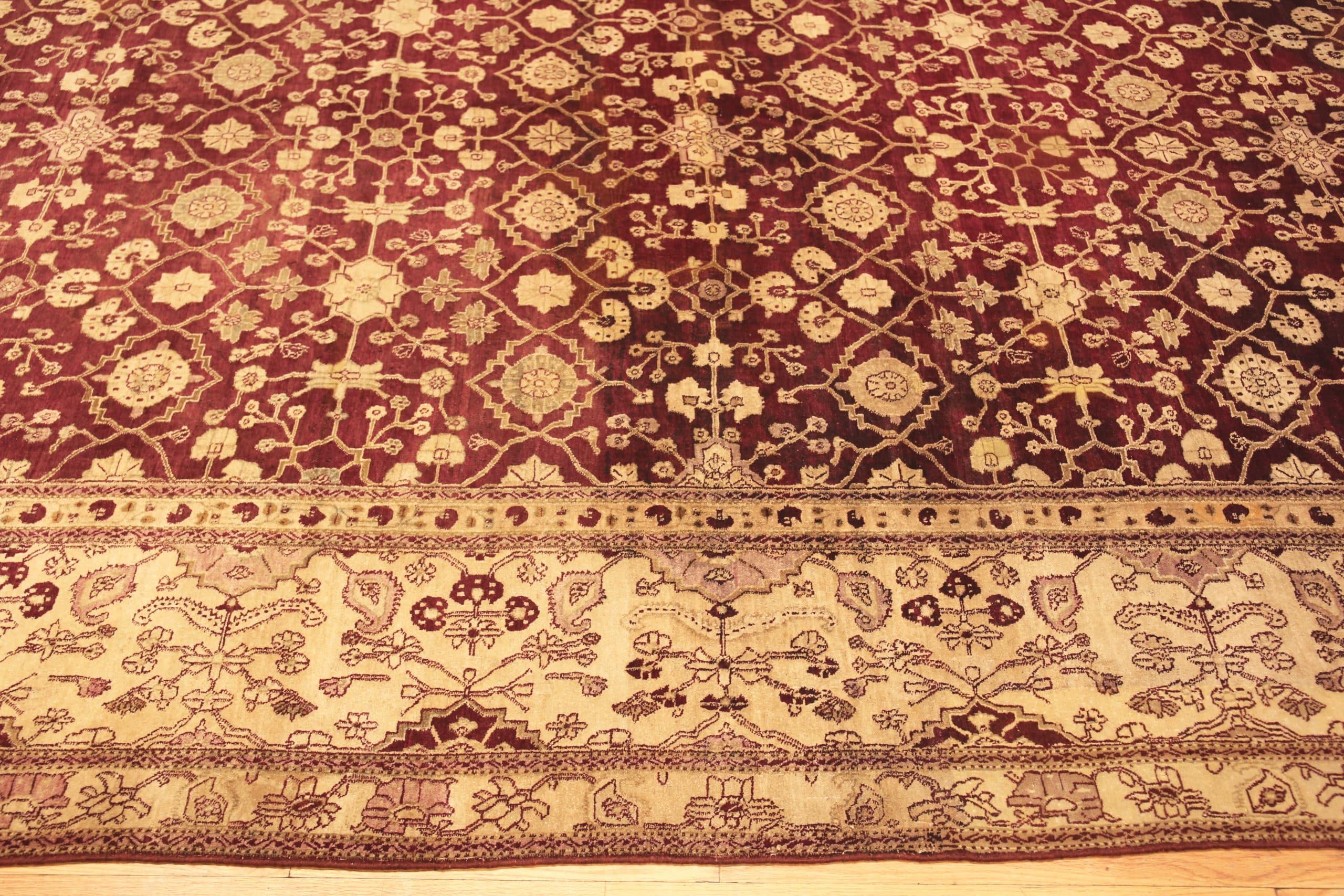 Antiker indischer Agra-Teppich. 13 ft 8 in x 16 ft 4 in (Indisch) im Angebot