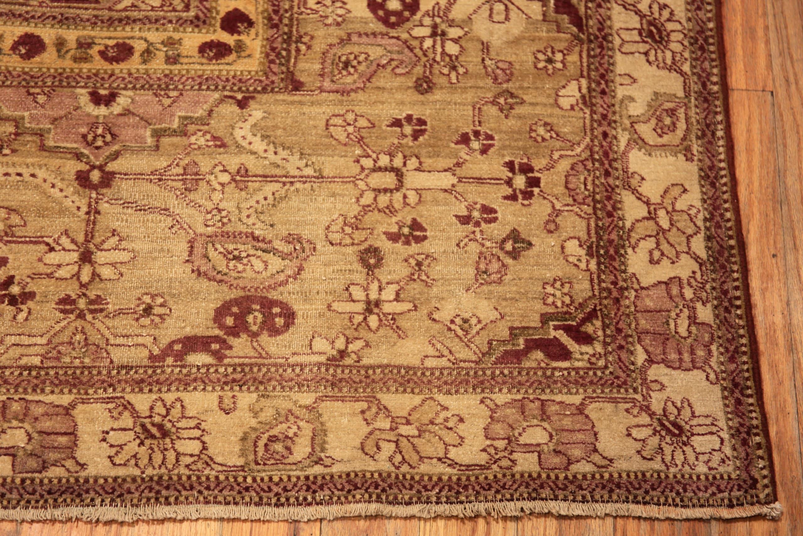 Antique Indian Agra Rug. 13 ft 8 in x 16 ft 4 in In Good Condition For Sale In New York, NY