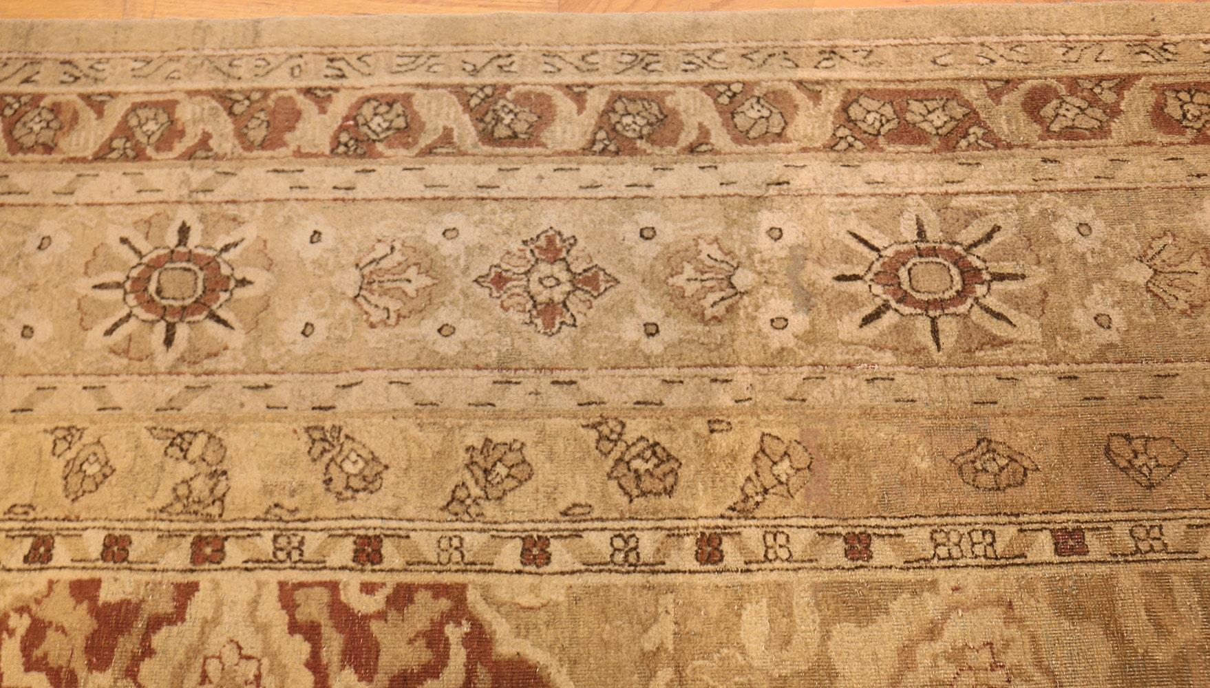 Agra Antique Indian Amritsar Carpet. 11 ft 2 in x 16 ft 7 in 
