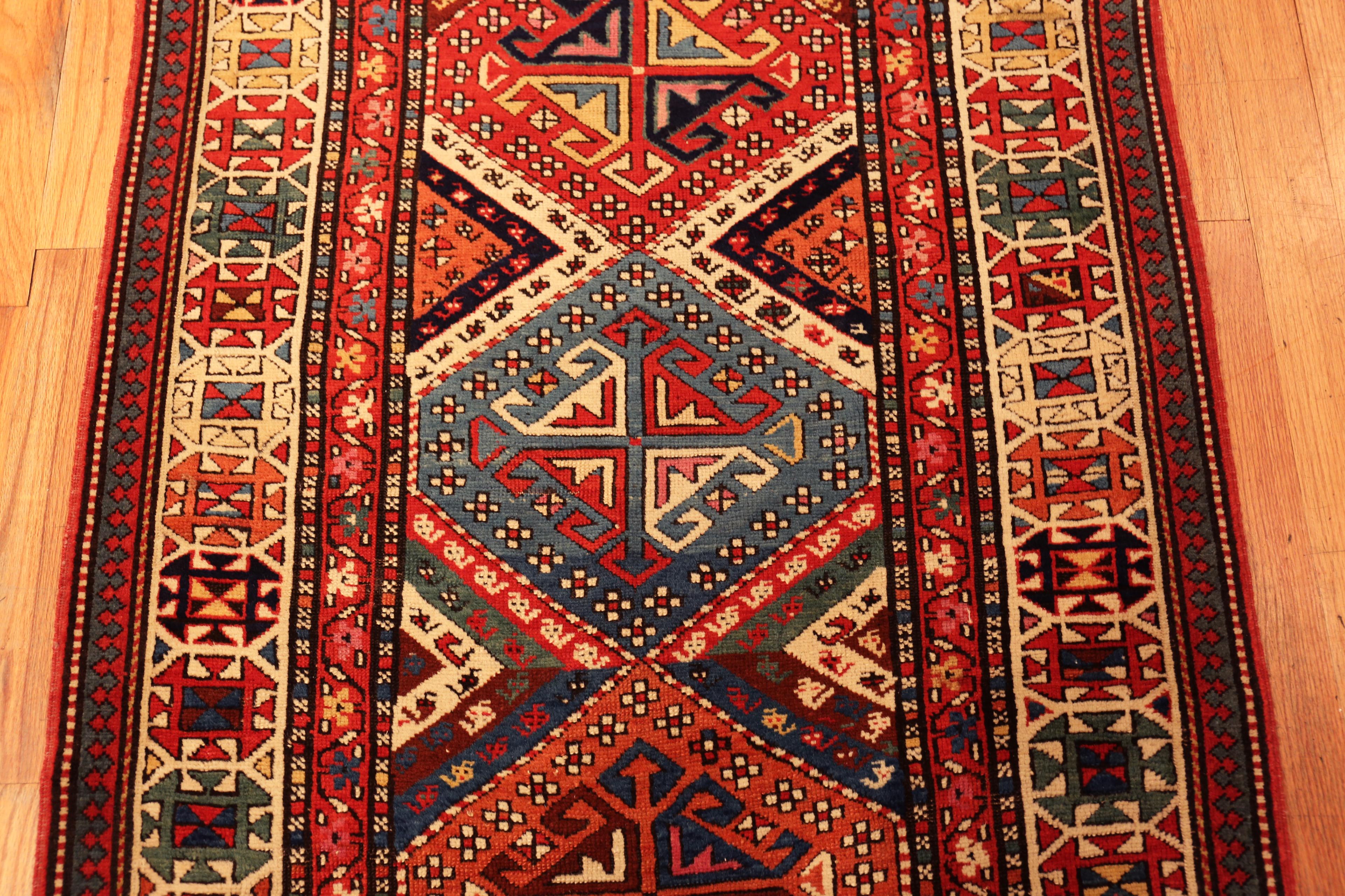 Nazmiyal Collection Antique Kazak Läufer Teppich mit Tribal Geometrie 3' 4