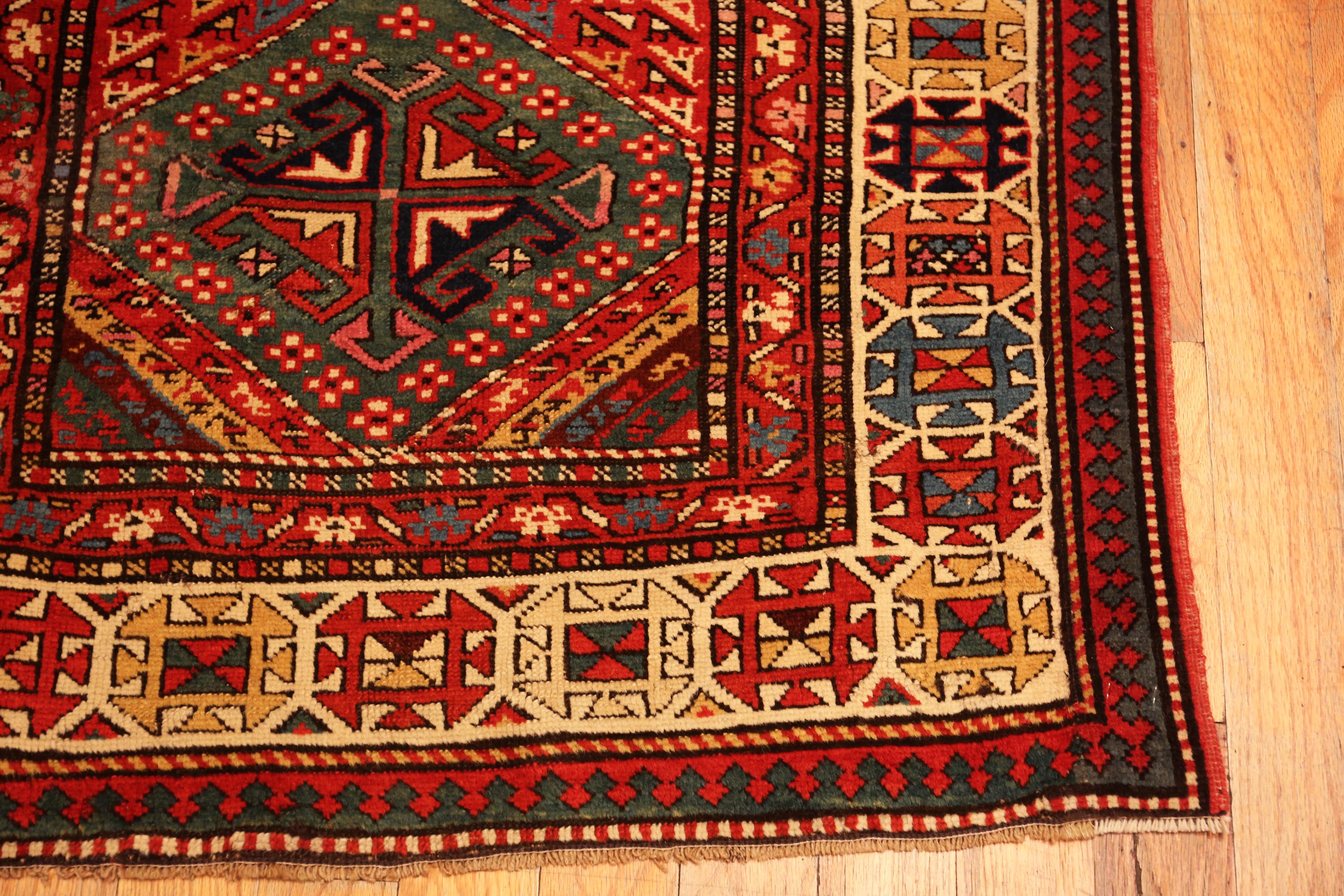 Nazmiyal Collection Antique Kazak Läufer Teppich mit Tribal Geometrie 3' 4