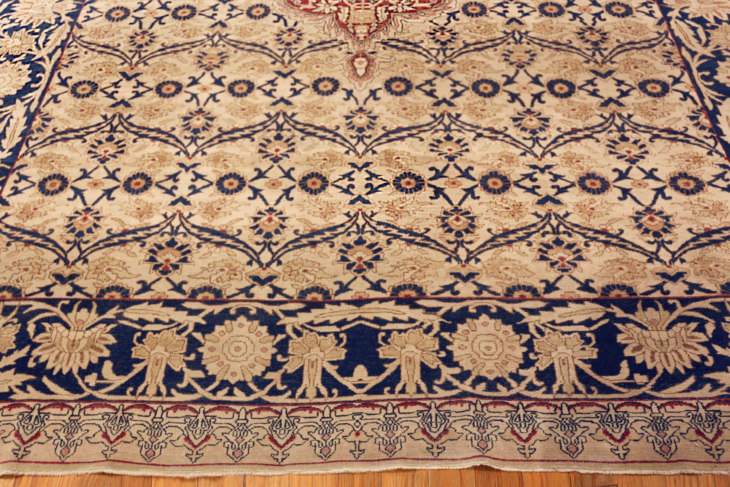 Perse Collectional Antique Kerman Persian Rug 8 ft 10 in x 12 ft 4 in en vente