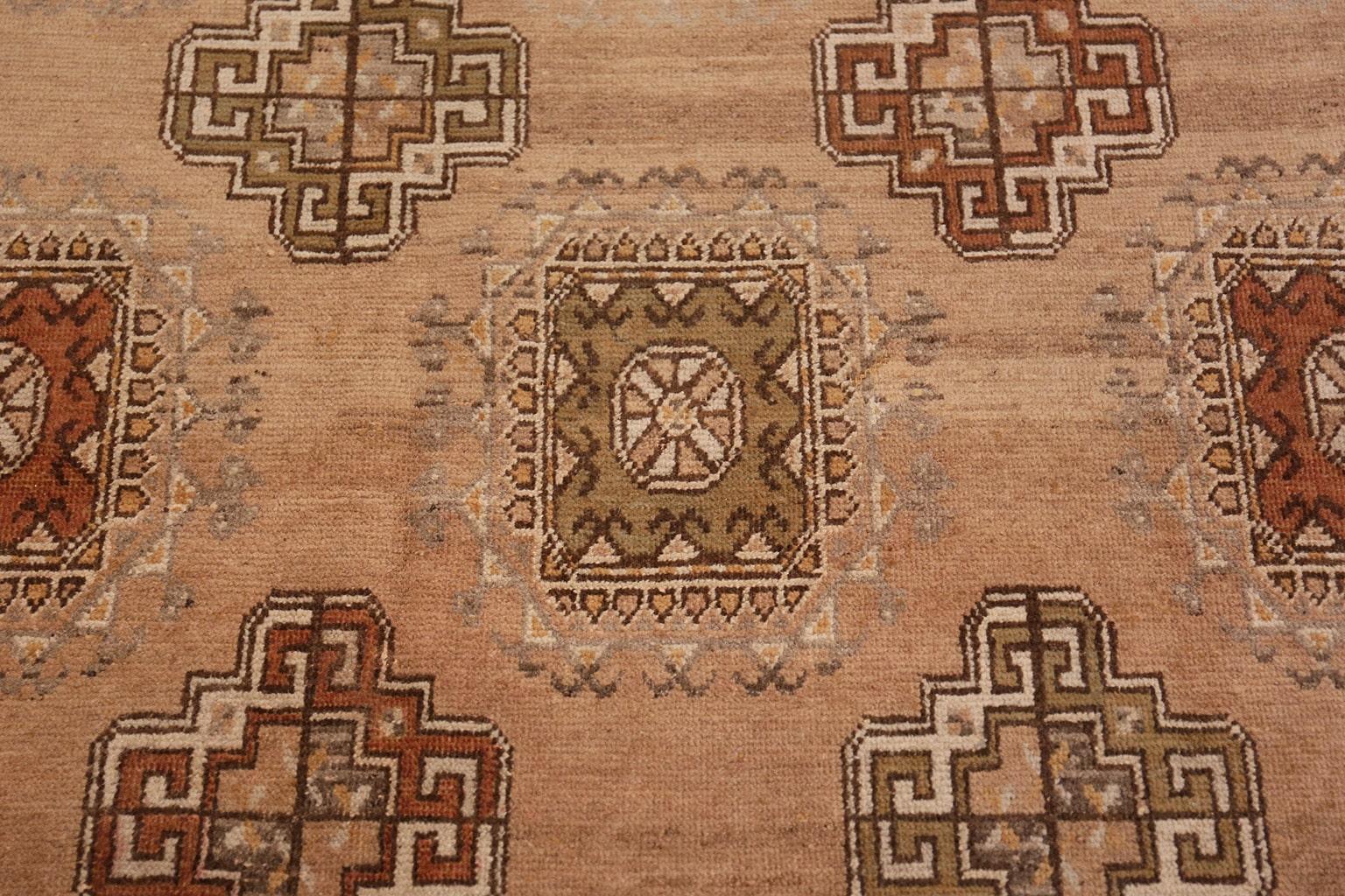 Antiker Khotan-Teppich. Größe: 9 Fuß x 17 Fuß 2 Zoll im Zustand „Gut“ im Angebot in New York, NY