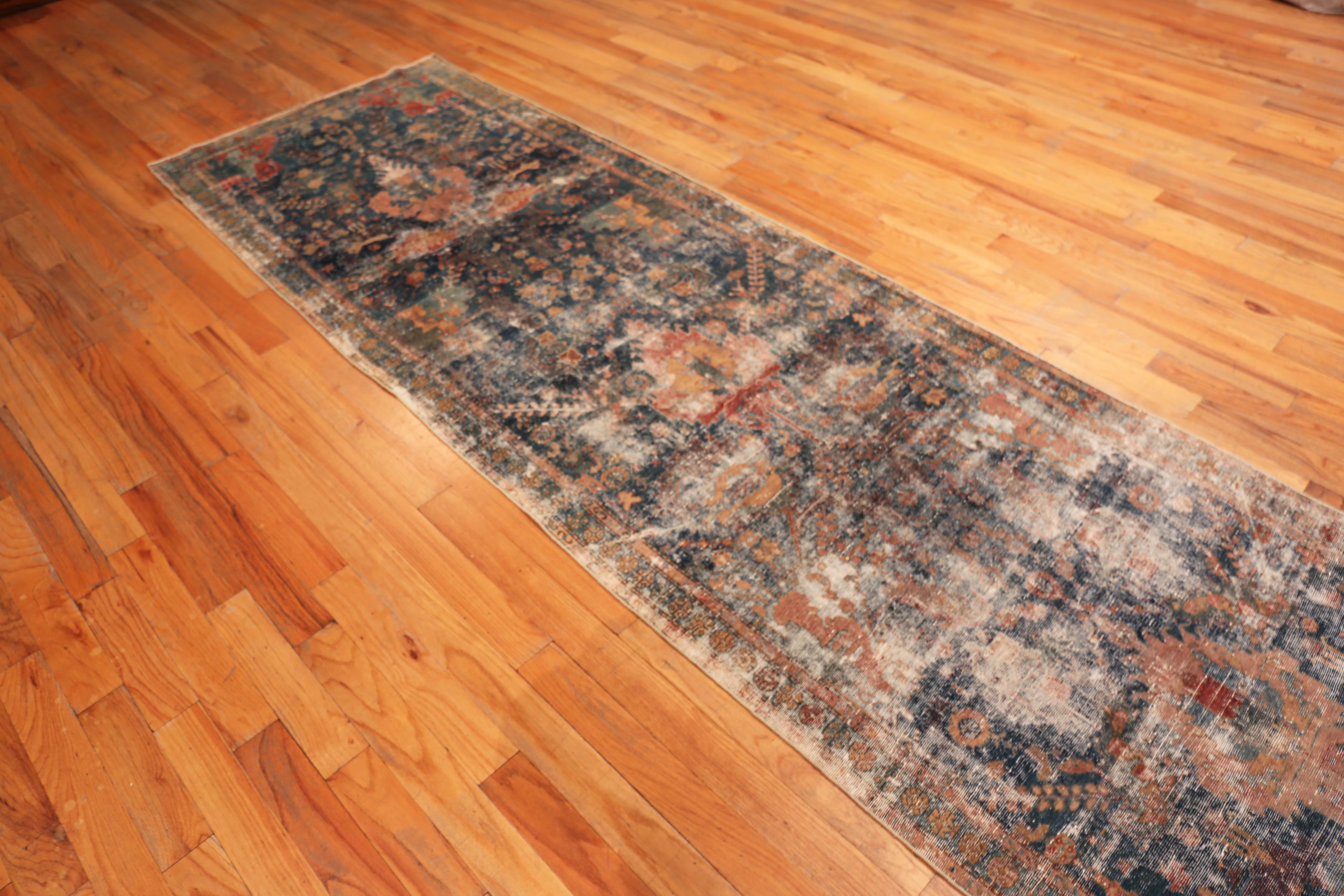 Whispers of Indigo - Antiker persischer Malayer Läufer, Herkunftsland: Persien, CIRCA Datum: Antike