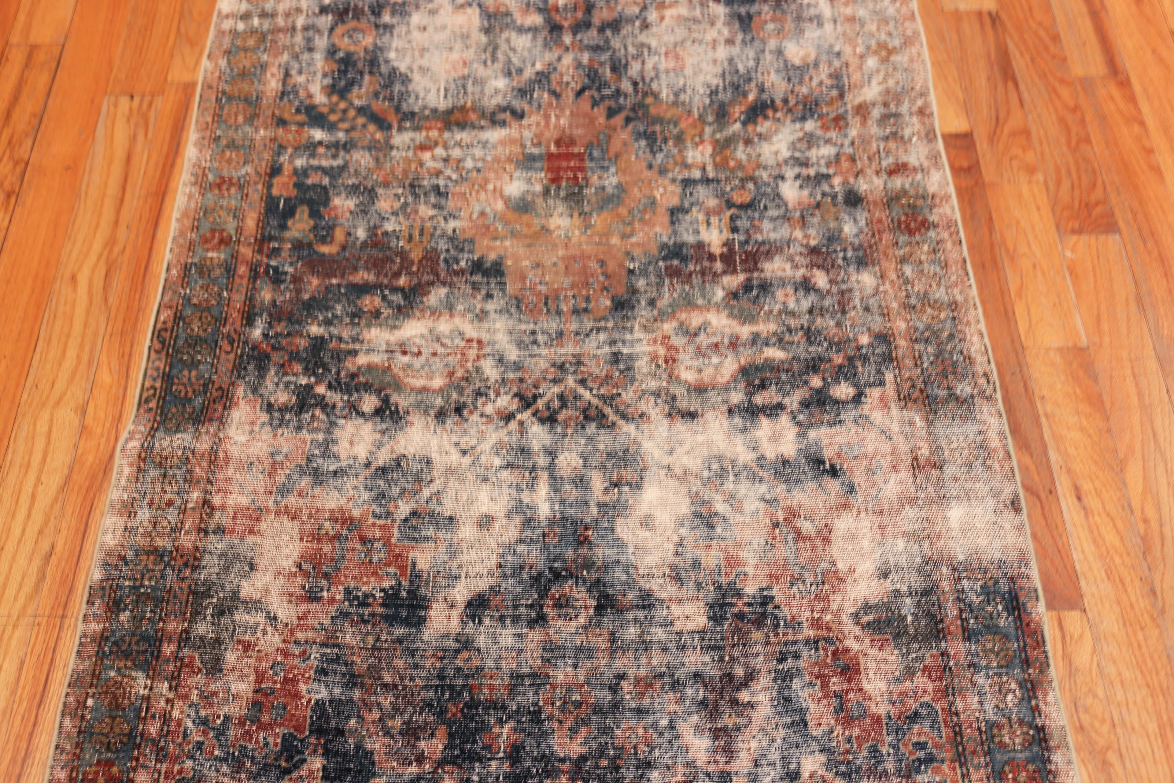 Nazmiyal Collection Antique Malayer Läufer Teppich 3 ft x 19 ft 3 in im Zustand „Gut“ im Angebot in New York, NY