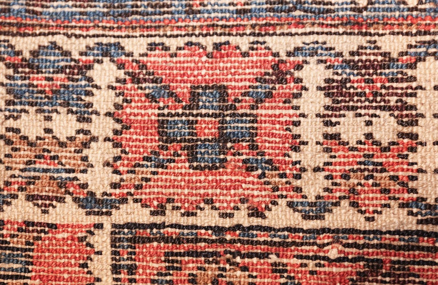 Antiker Nordwest-Perserteppich. Größe: 1,4 m x 2,13 m (20. Jahrhundert) im Angebot