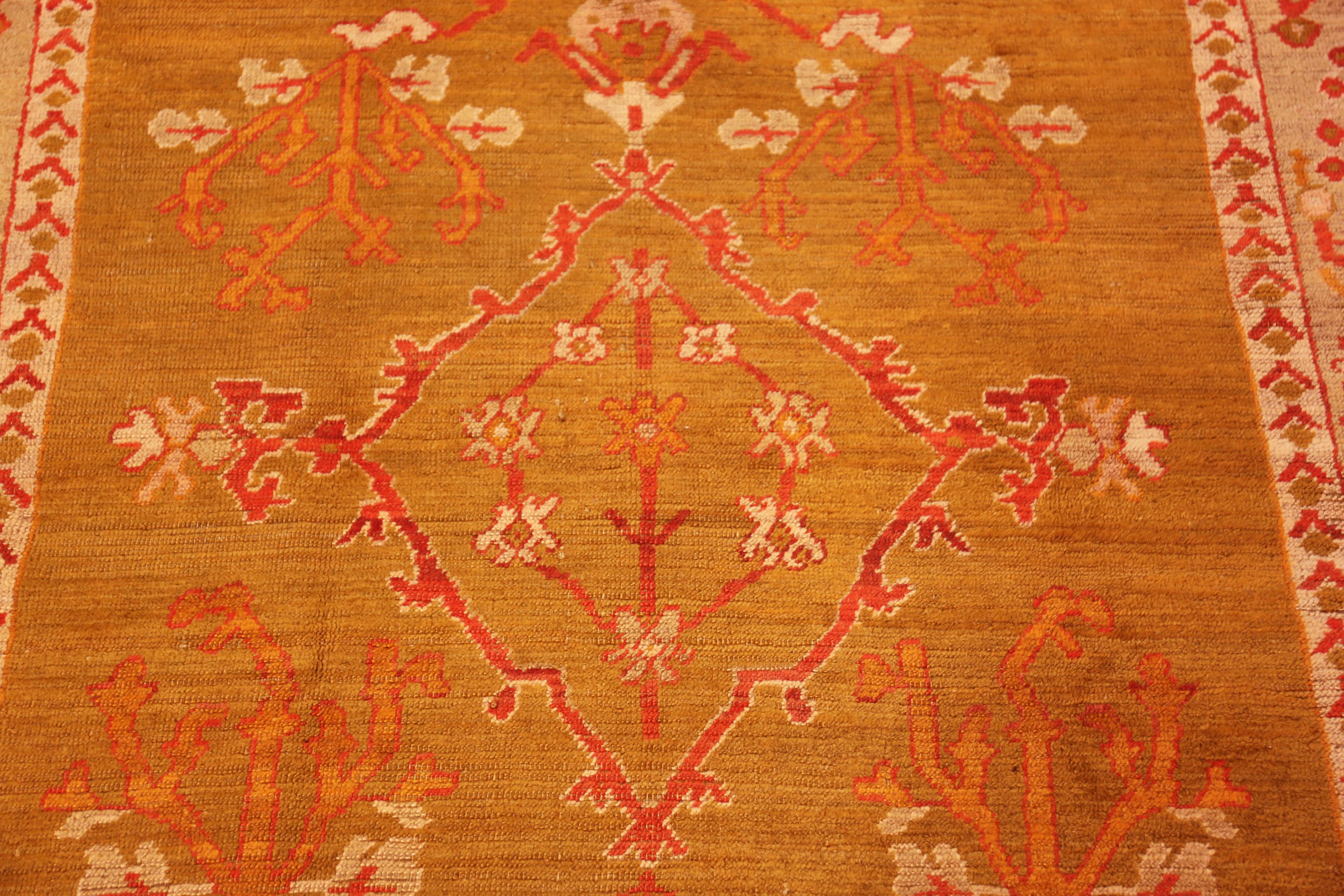 Nazmiyal Collection Antiker Oushak-Teppich (Türkisch) im Angebot