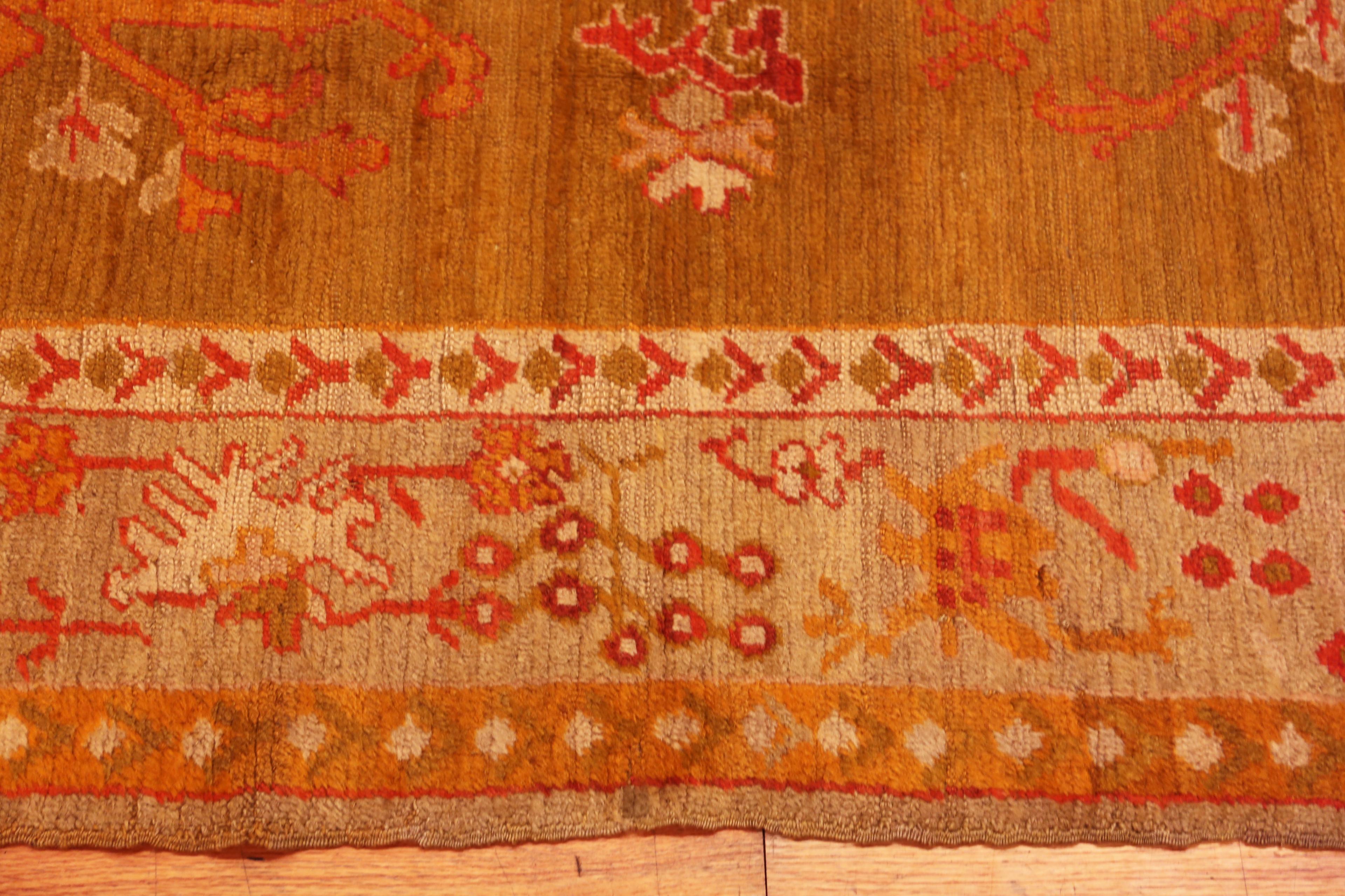 Nazmiyal Collection Antiker Oushak-Teppich im Zustand „Gut“ im Angebot in New York, NY