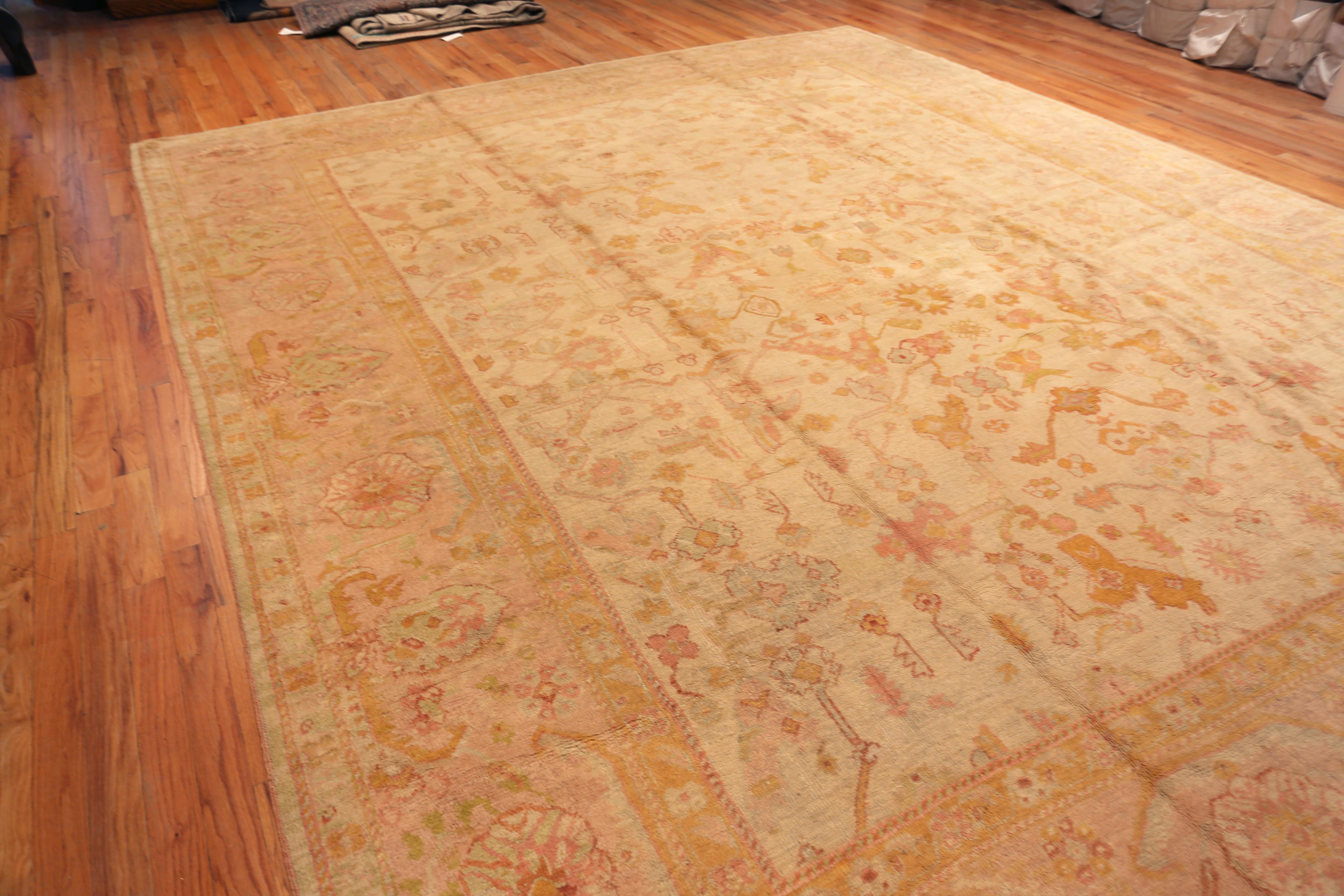 Nazmiyal Collection Antike Oushak Türkisch Teppich 13 ft x 15 ft 5 in (Handgeknüpft) im Angebot