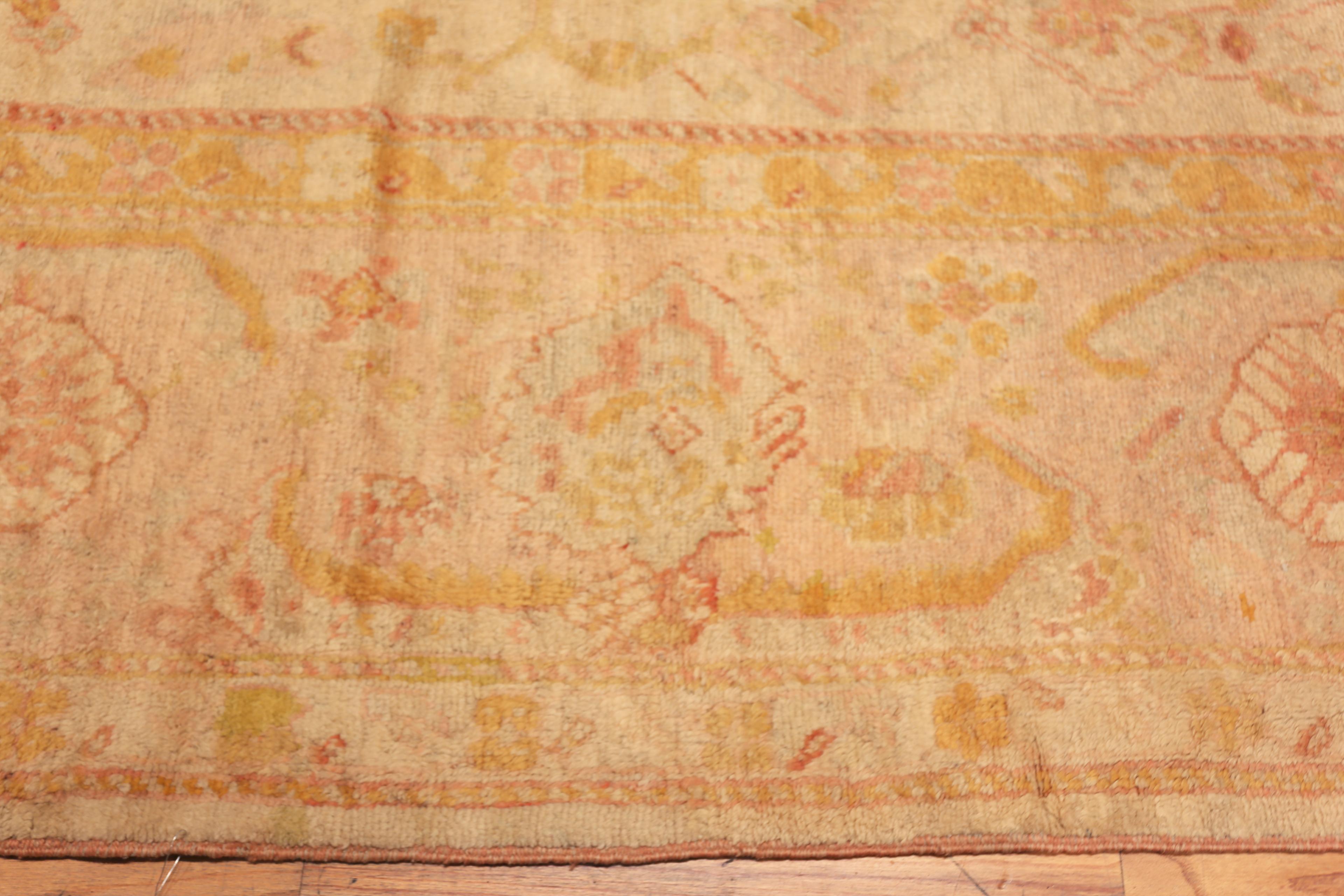 Nazmiyal Collection Antike Oushak Türkisch Teppich 13 ft x 15 ft 5 in (20. Jahrhundert) im Angebot
