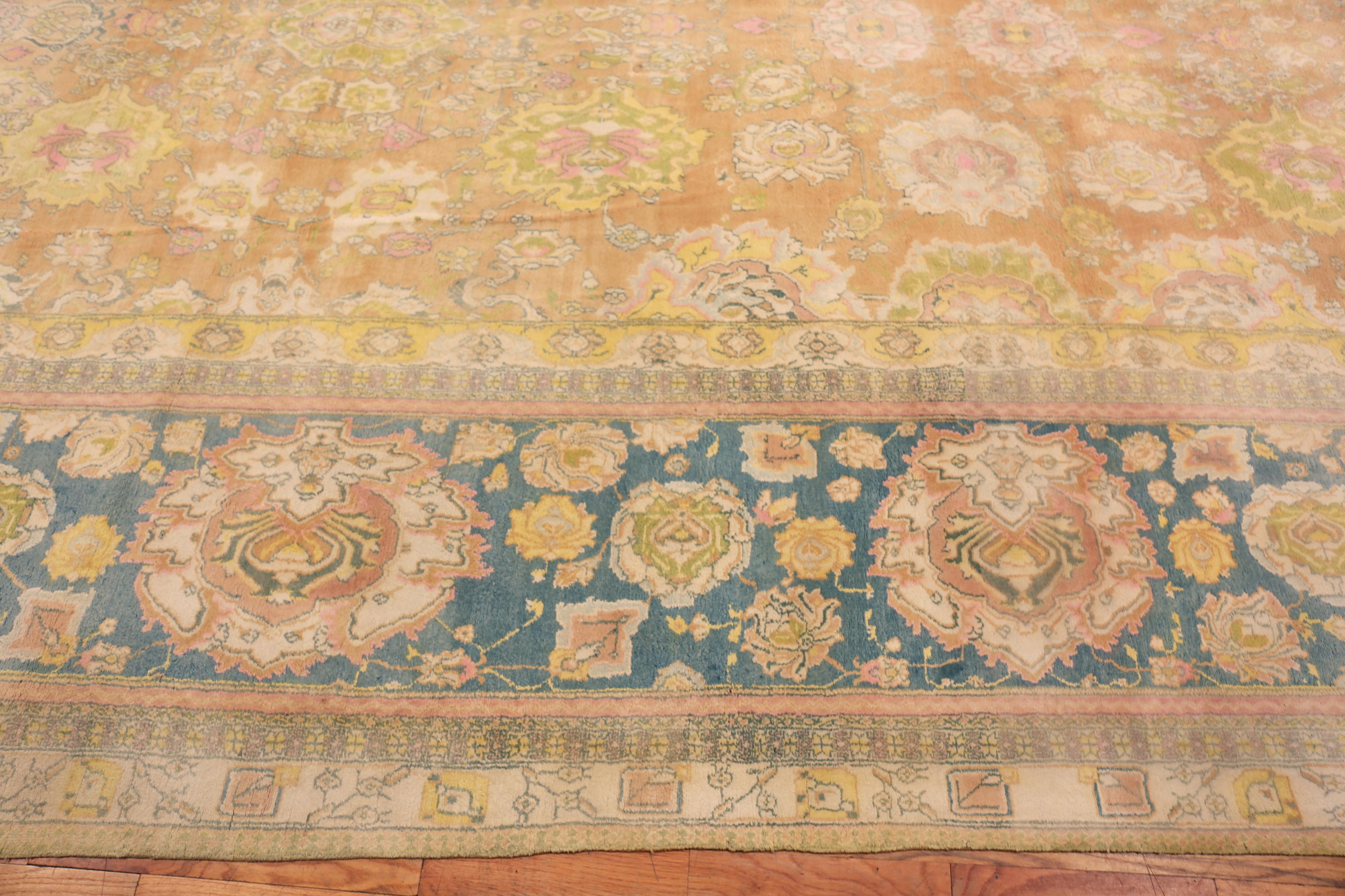 Nazmiyal Collection Tappeto indiano Agra antico e sovradimensionato 15 ft. x 22 ft. In condizioni buone in vendita a New York, NY