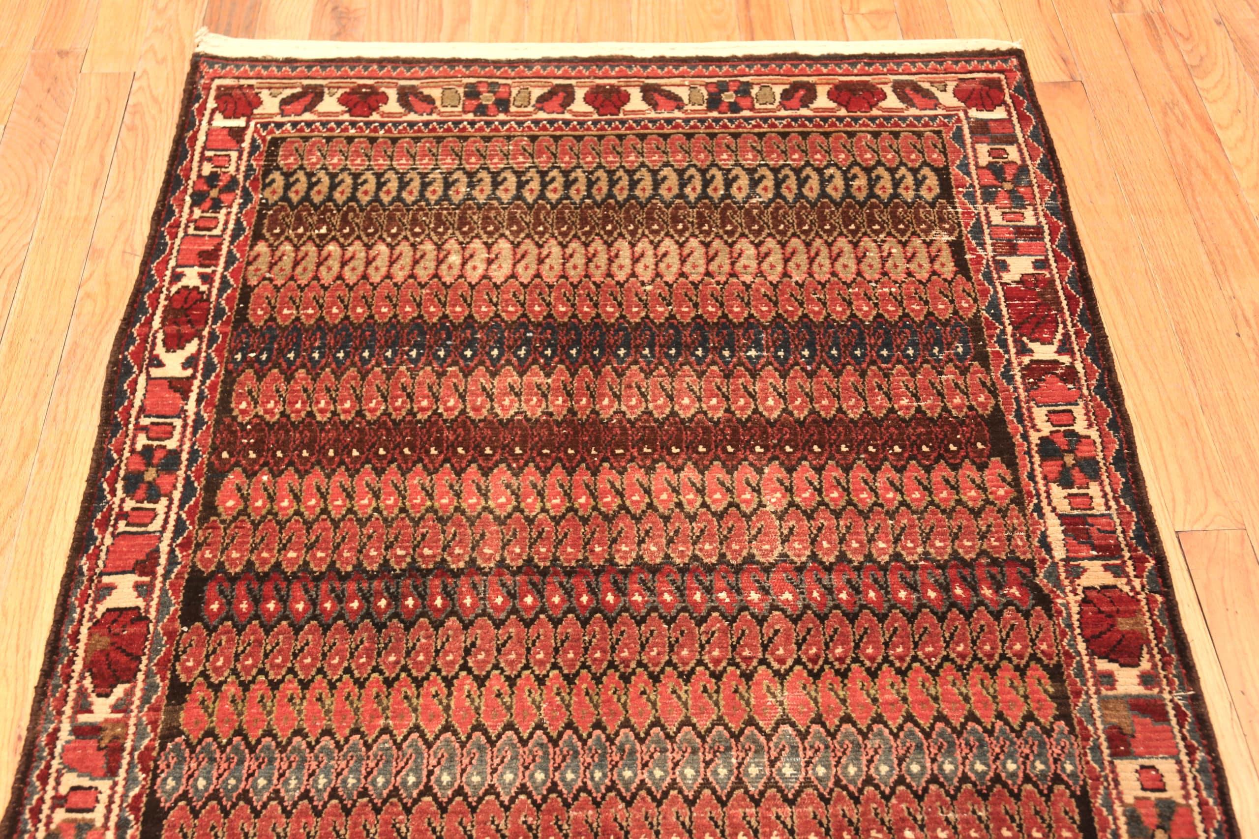 Noué à la main Tapis de couloir persan ancien Bakhtiari. 4 pieds x 12 pieds 9 pouces en vente